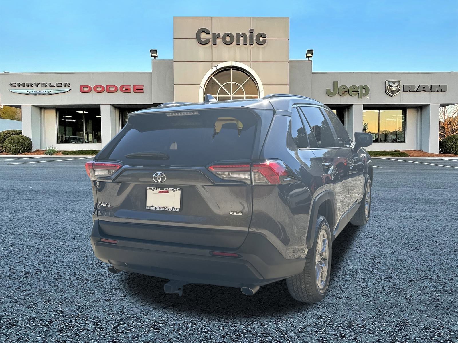 2022 Toyota RAV4 XLE photo 3