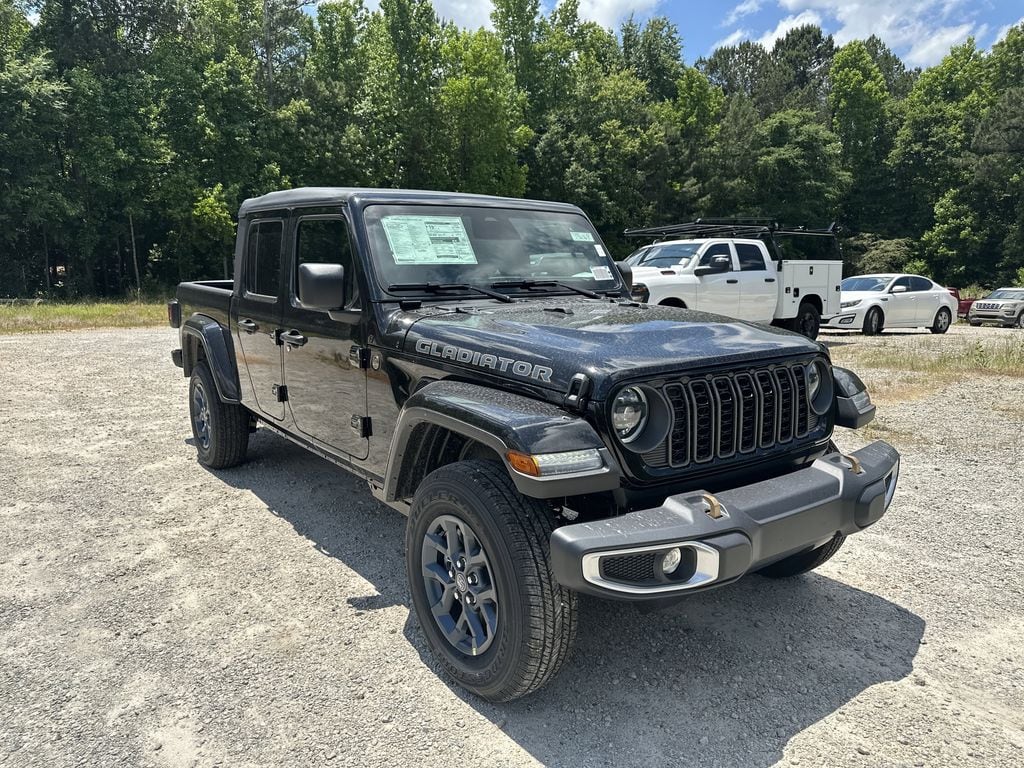 2026 Jeep Gladiator 85th Anniversary Edition Auto's photo
