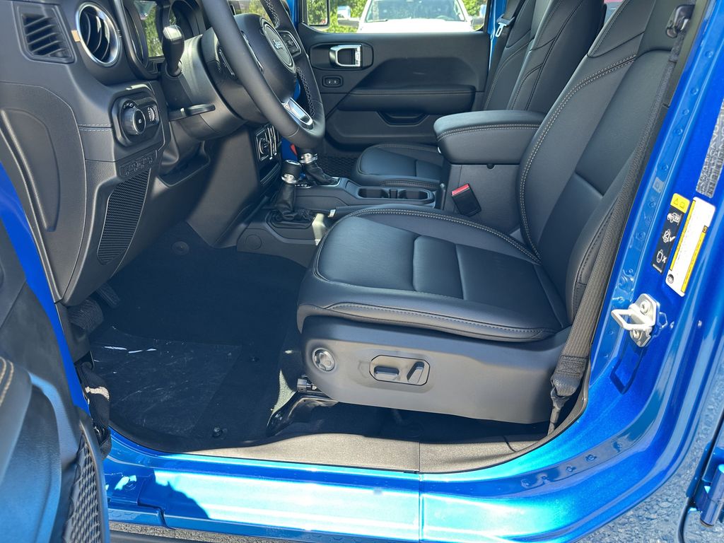 2025 Jeep Wrangler 4-Door Sahara - Photo 9