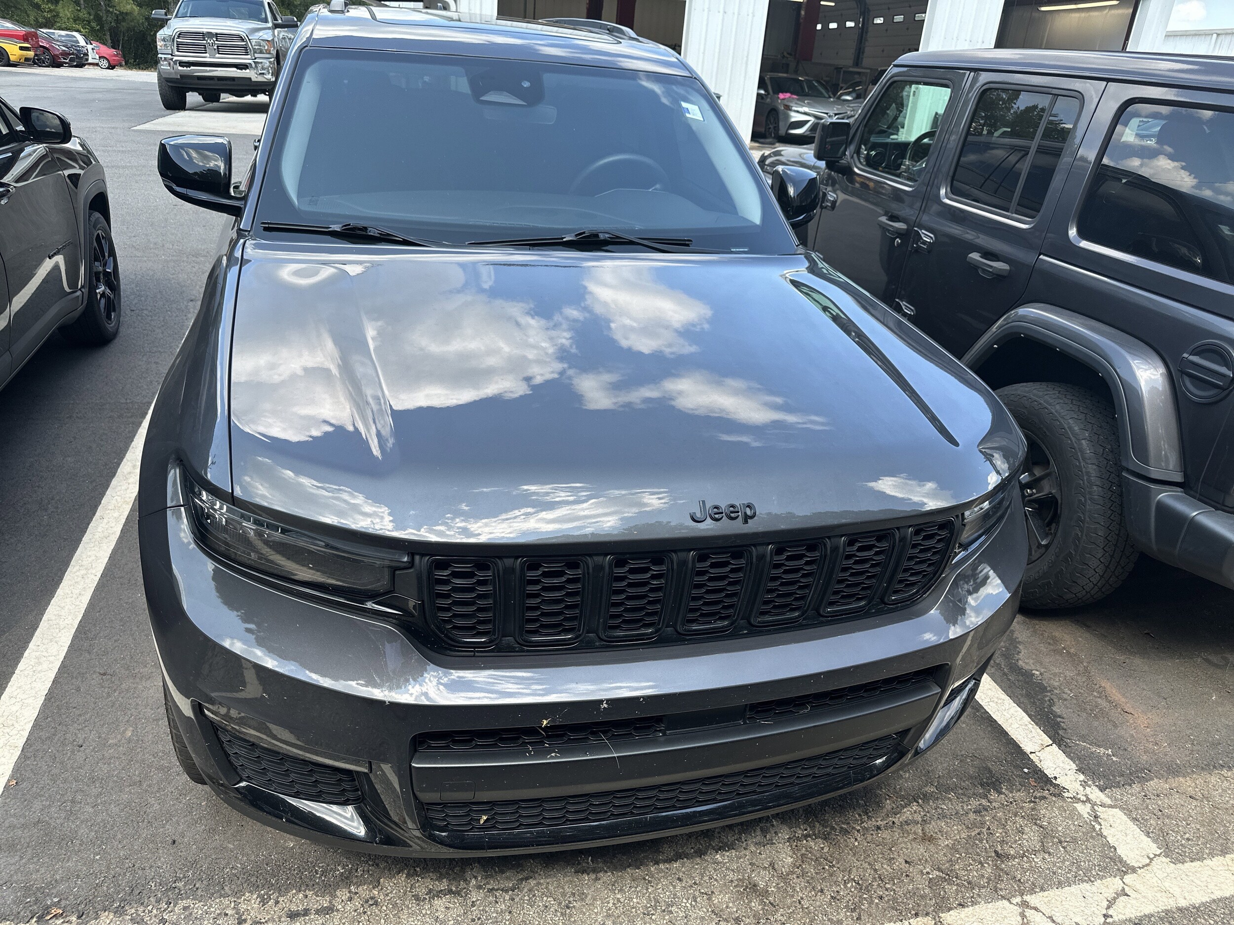 2022 Jeep Grand Cherokee Limited photo 2
