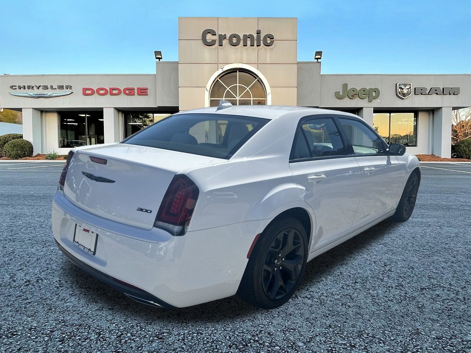 2023 Chrysler 300 Touring photo 3