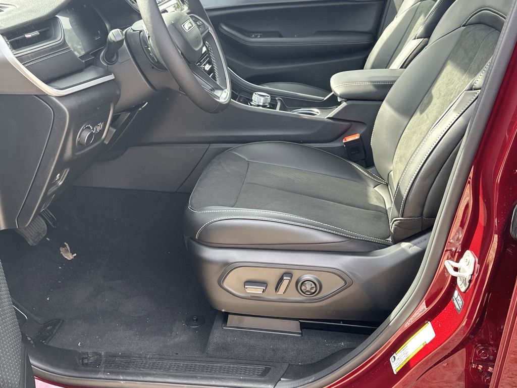 2025 Jeep Grand Cherokee Altitude - Photo 9