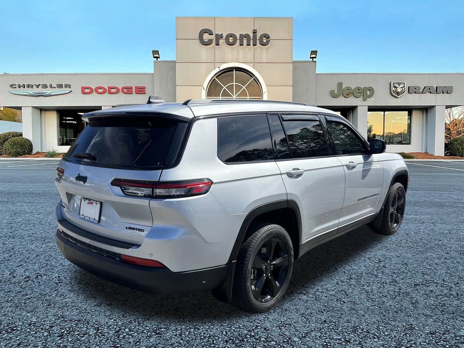 2024 Jeep Grand Cherokee L photo 3