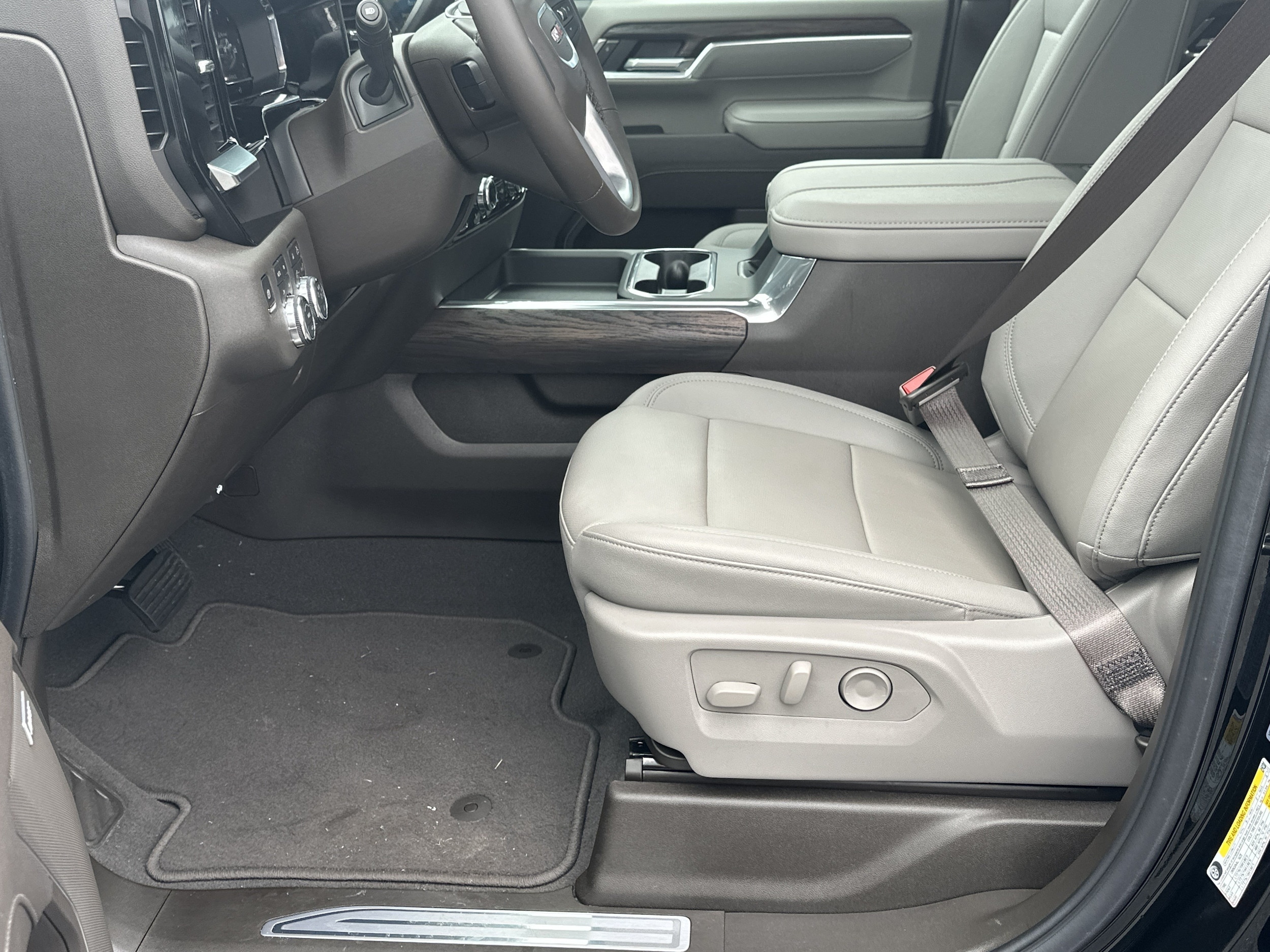 2025 GMC Sierra 2500HD SLT - Photo 9