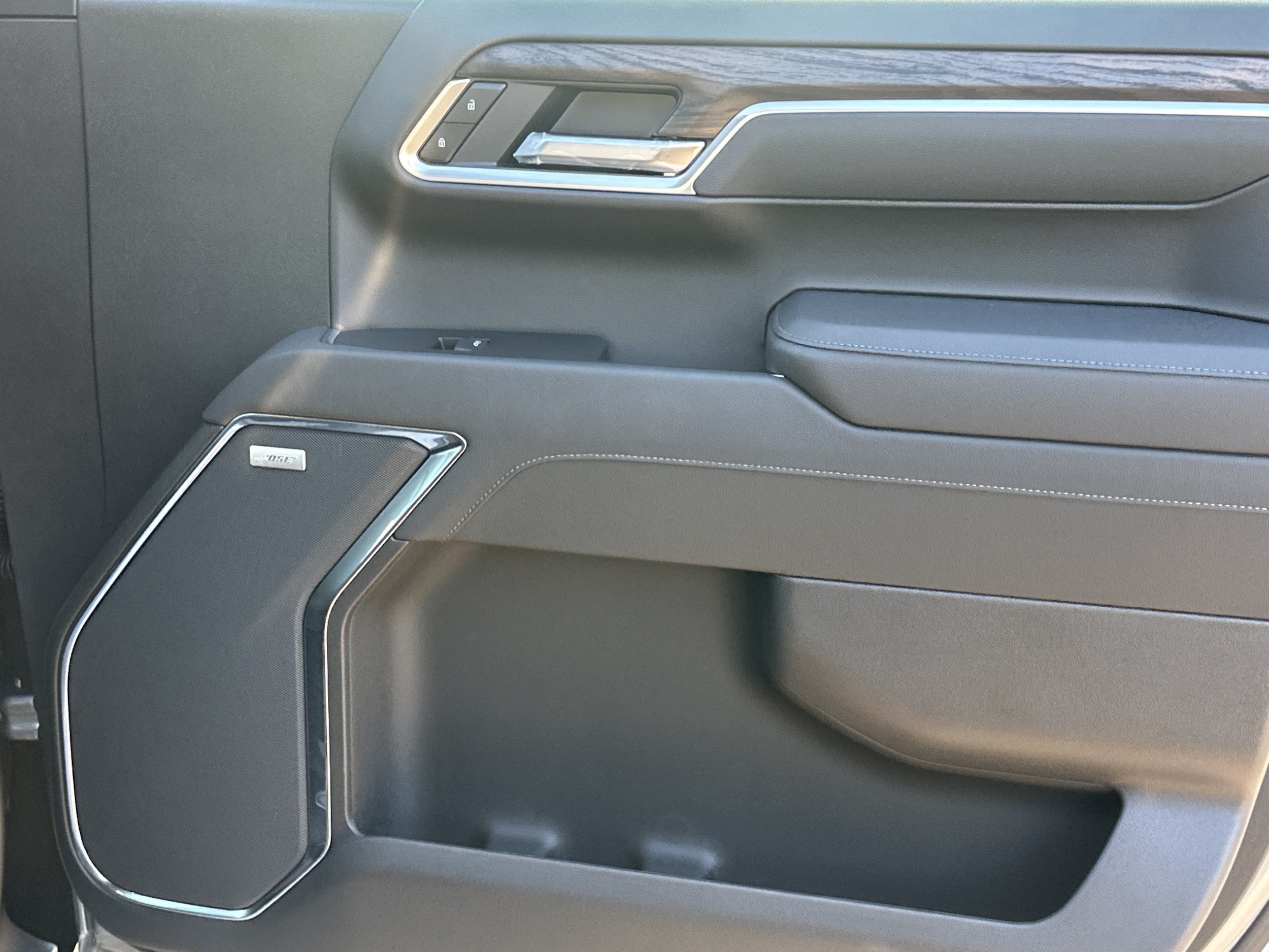 2026 GMC Sierra 1500 SLT - Photo 14