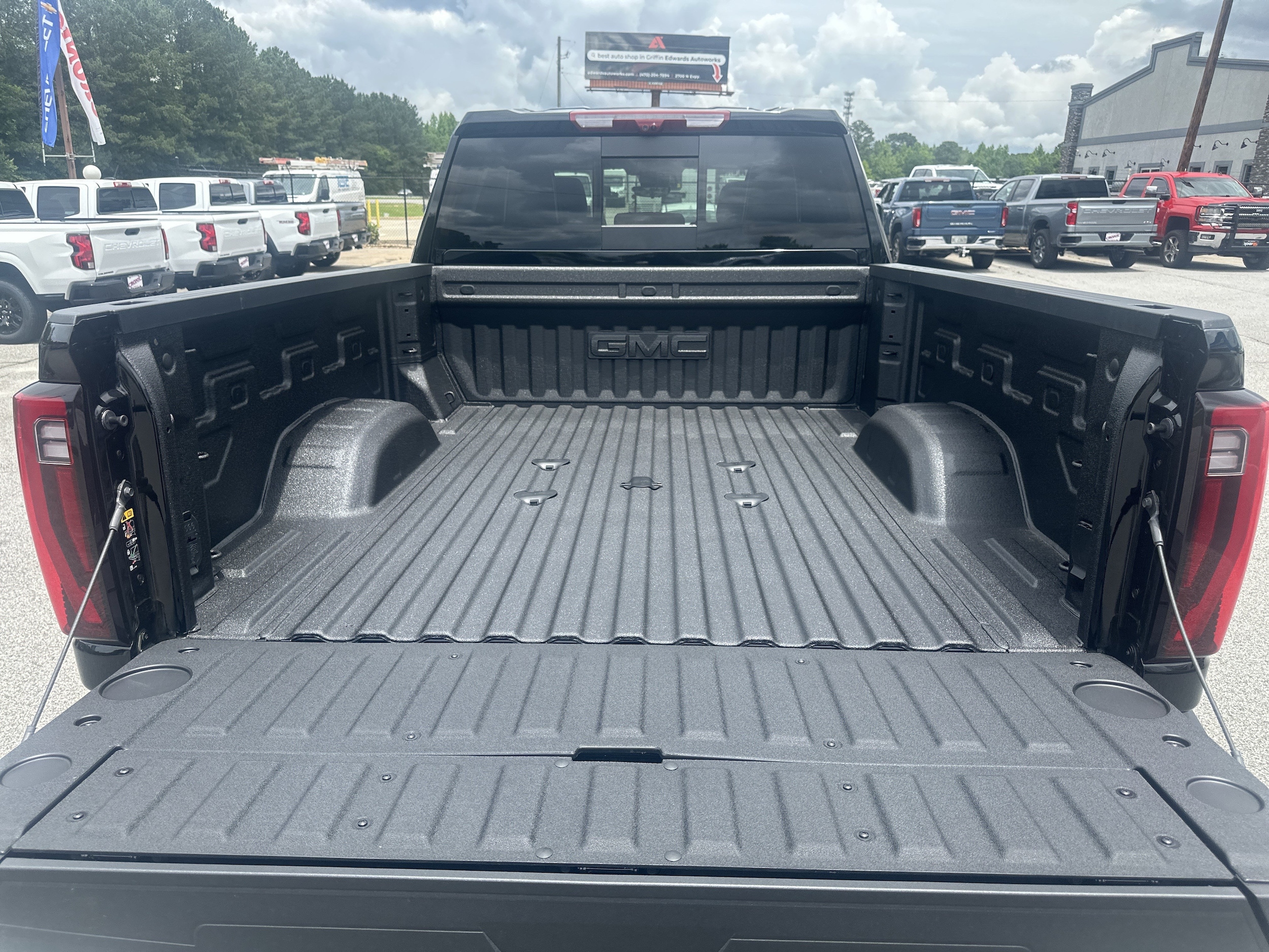 2026 GMC Sierra 2500HD Denali Ultimate - Photo 18