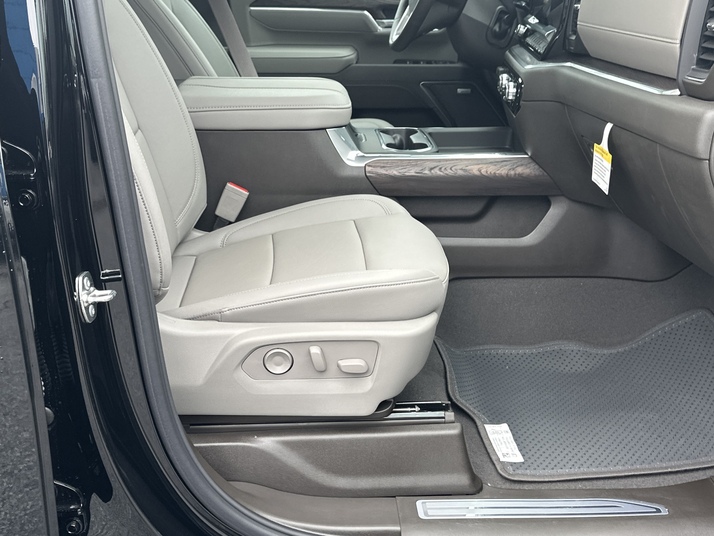 2025 GMC Sierra 2500HD SLT - Photo 13
