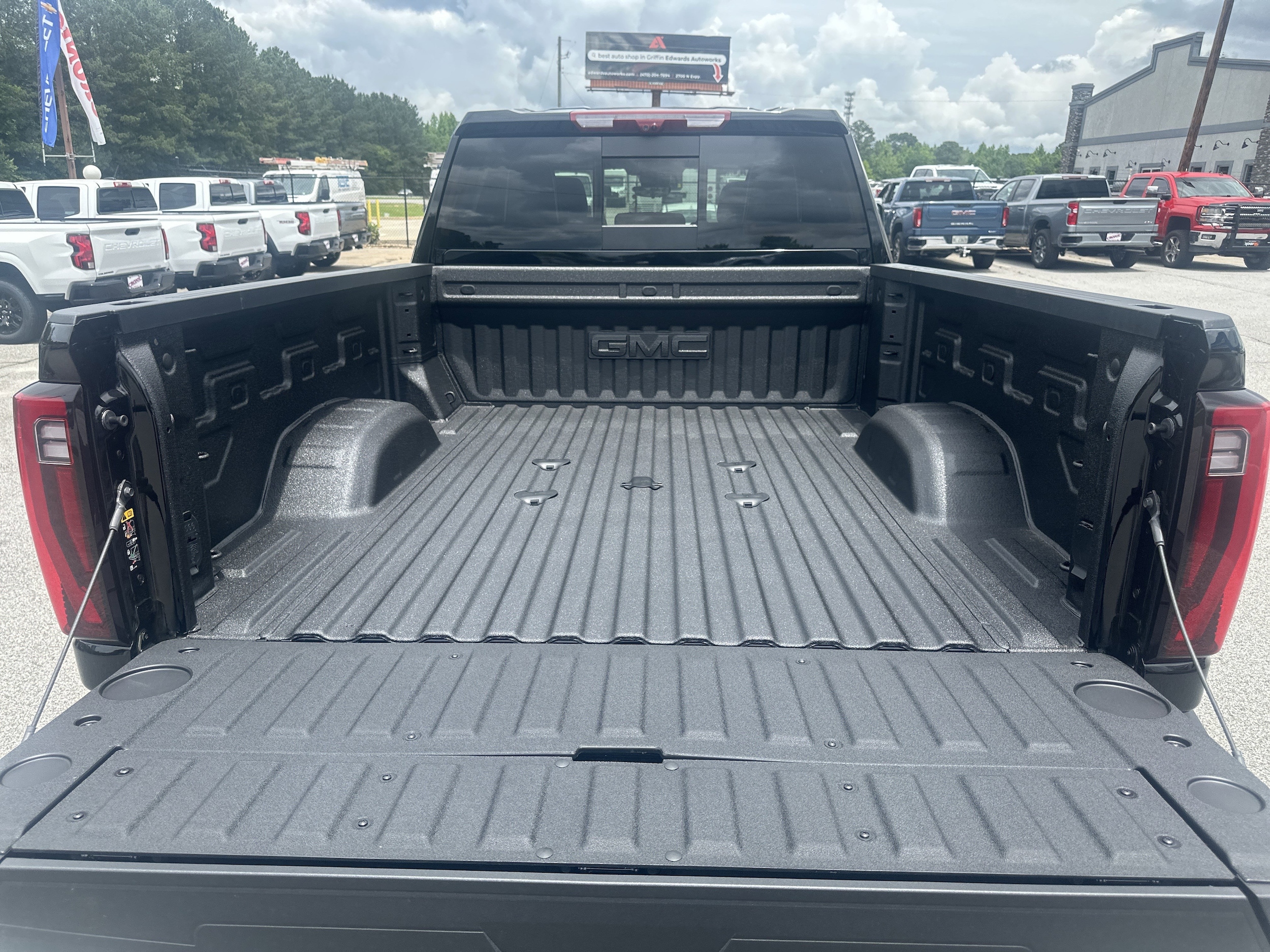2026 GMC Sierra 2500HD Denali Ultimate - Photo 18