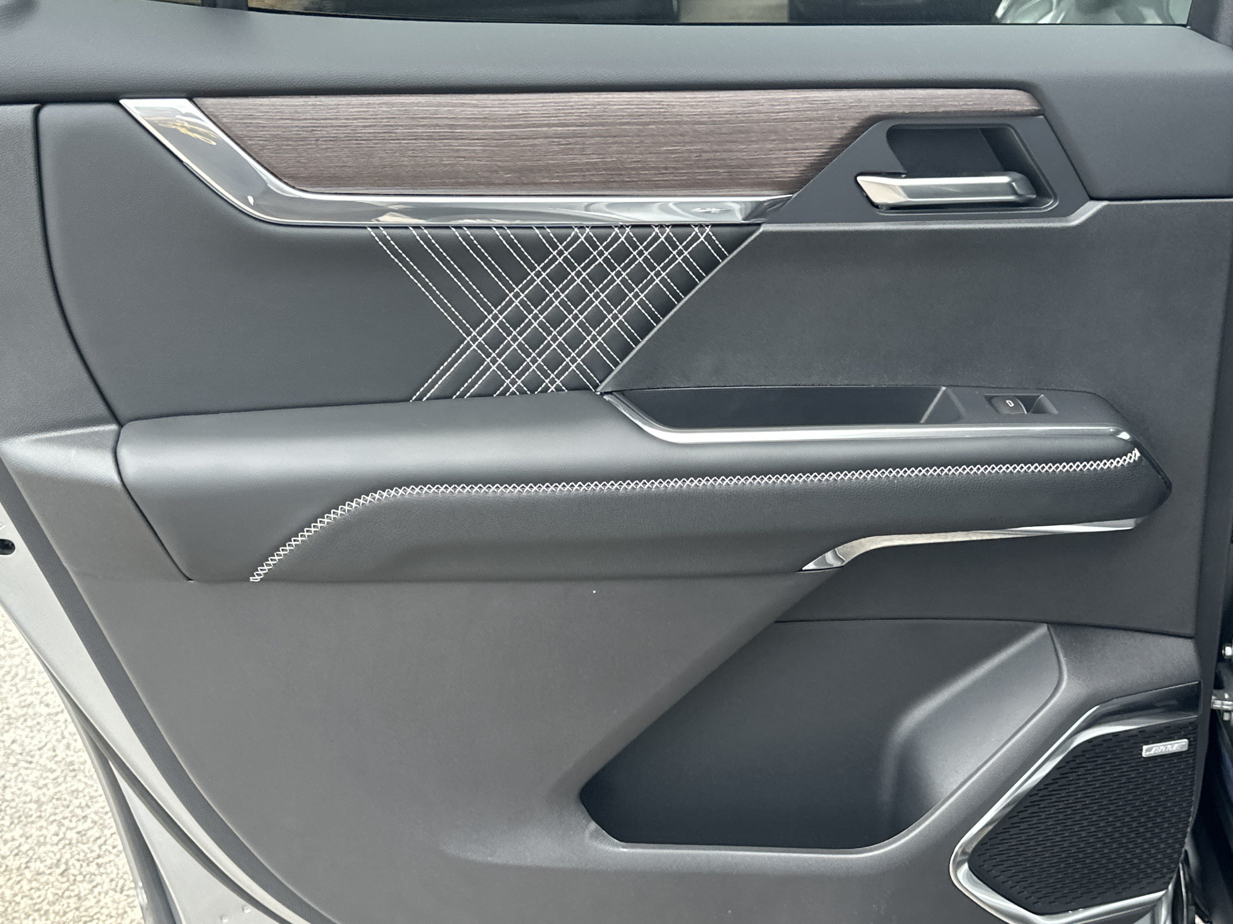 2026 GMC Acadia Denali - Photo 21