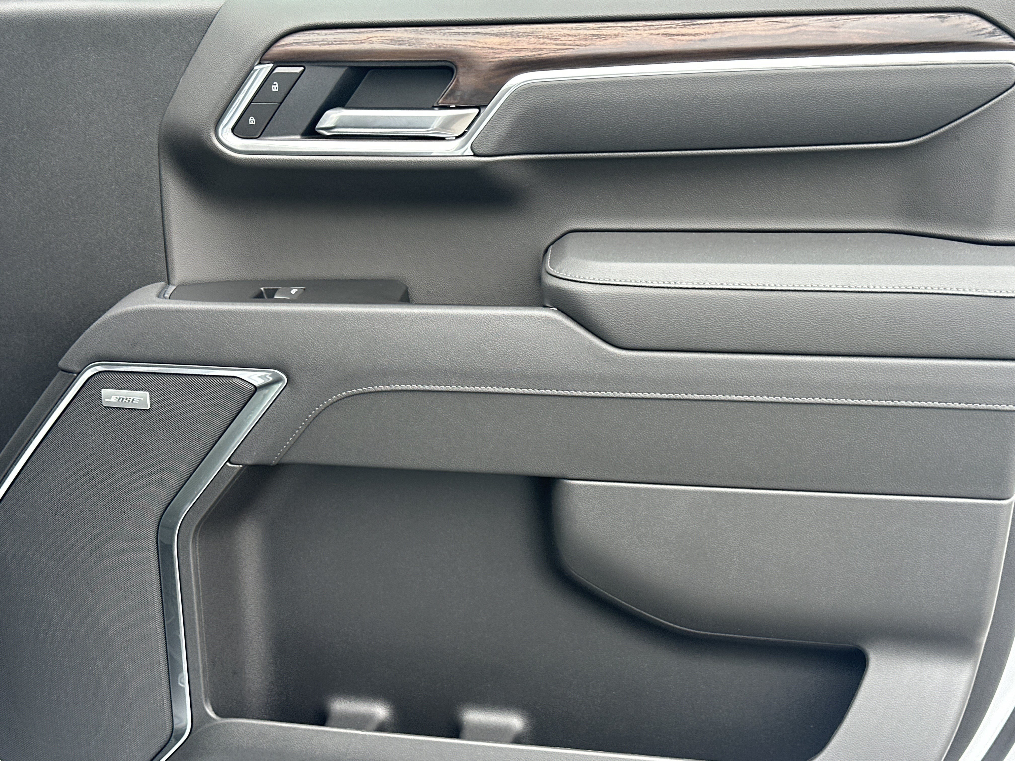 2026 GMC Sierra 1500 SLT - Photo 14