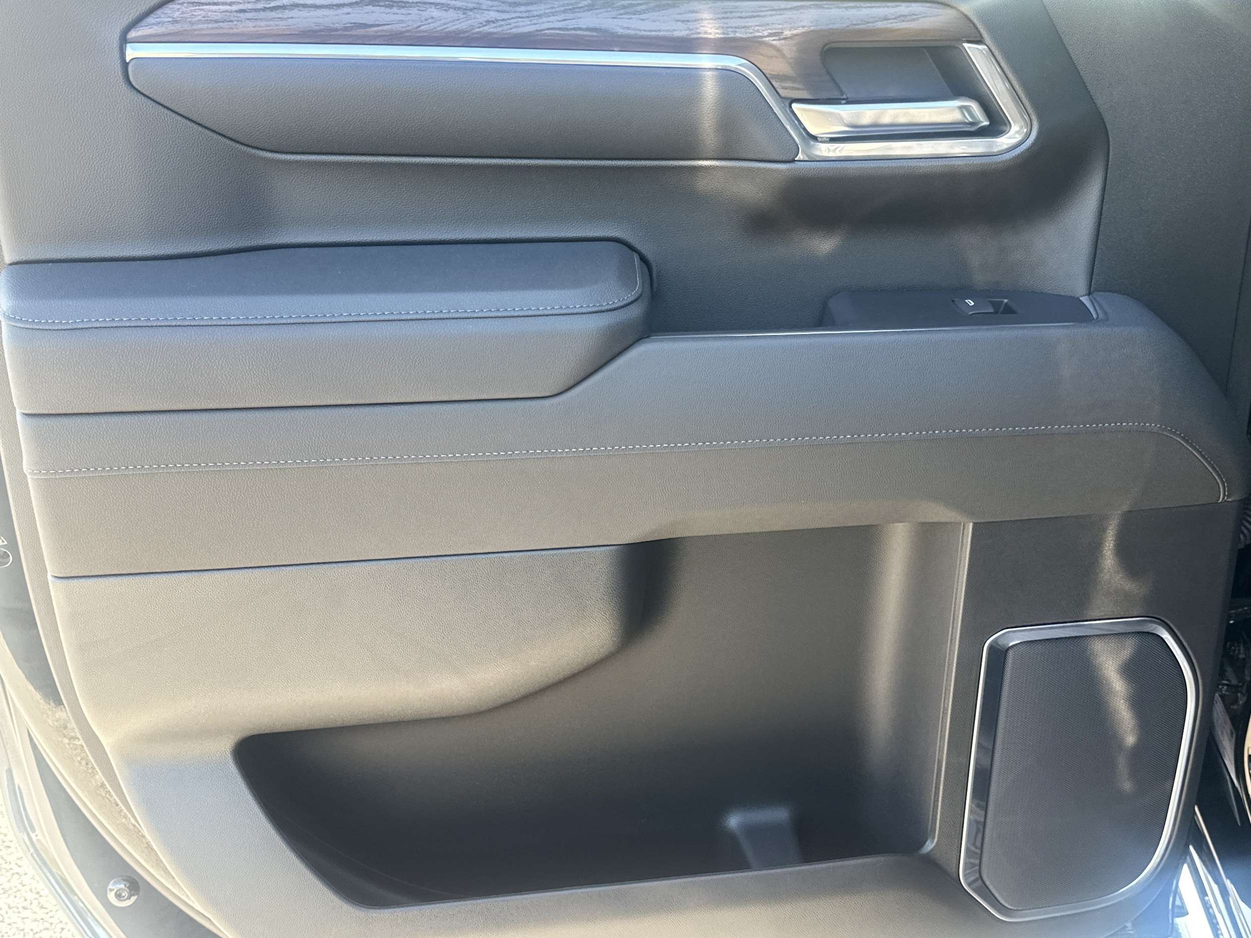 2026 GMC Sierra 1500 SLT - Photo 21