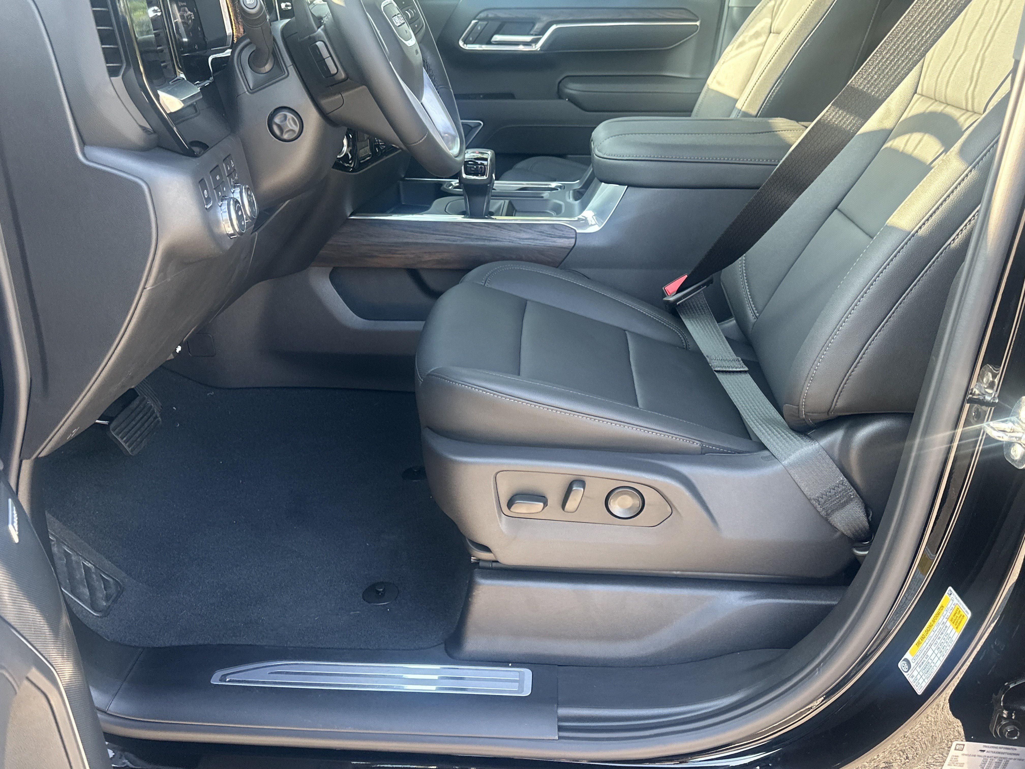 2026 GMC Sierra 1500 SLT - Photo 9