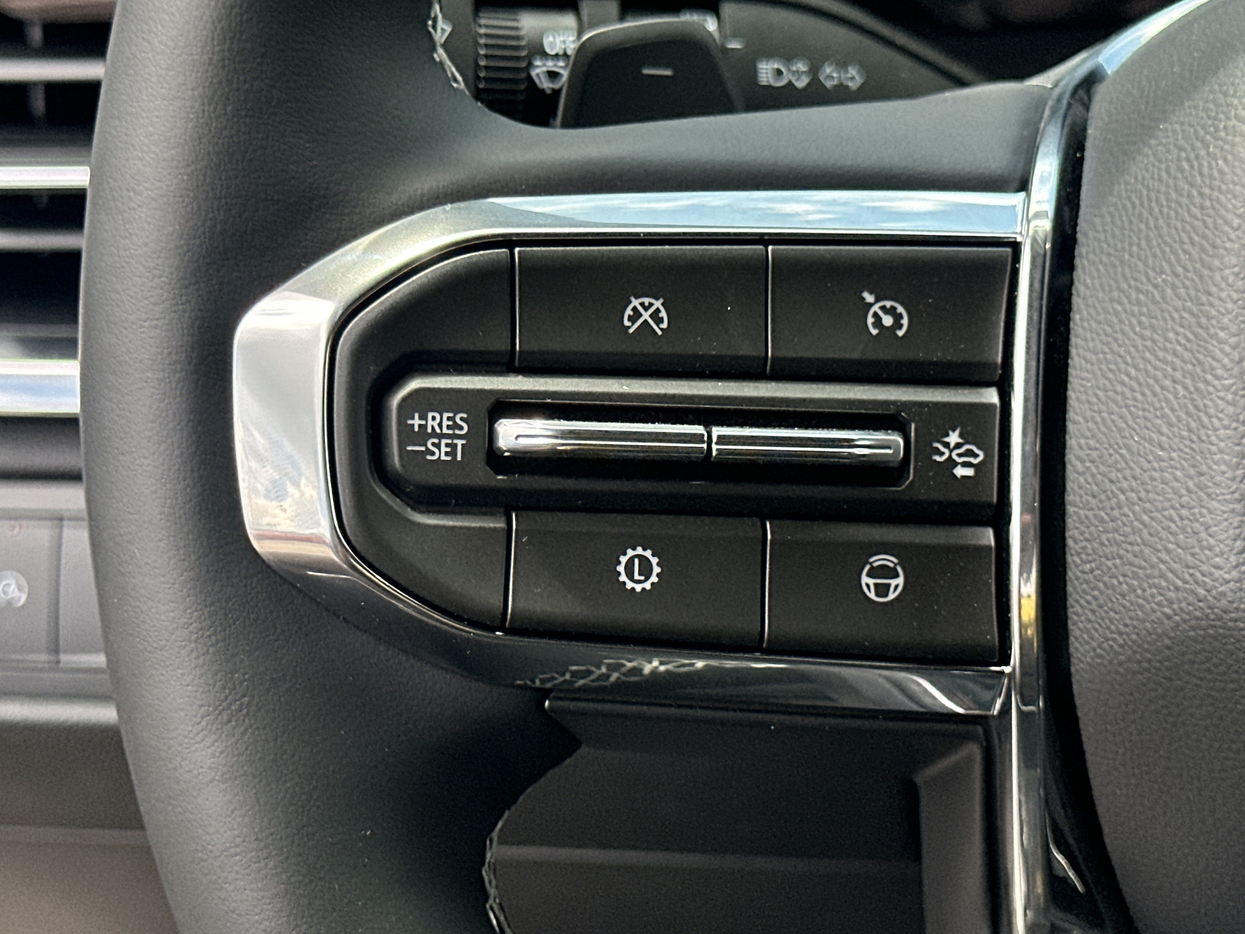 2026 GMC Acadia Denali - Photo 26