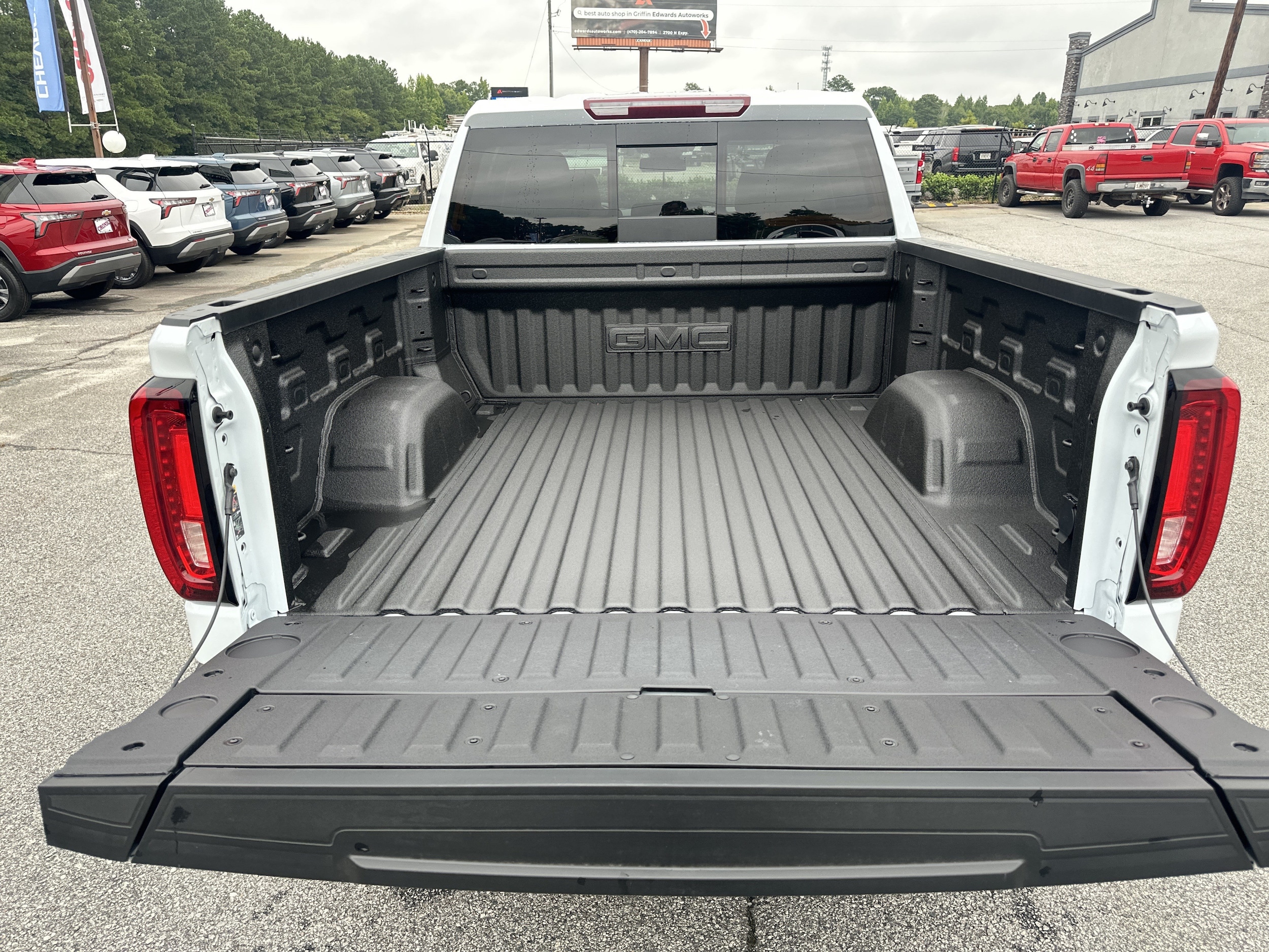 2026 GMC Sierra 1500 SLT - Photo 18
