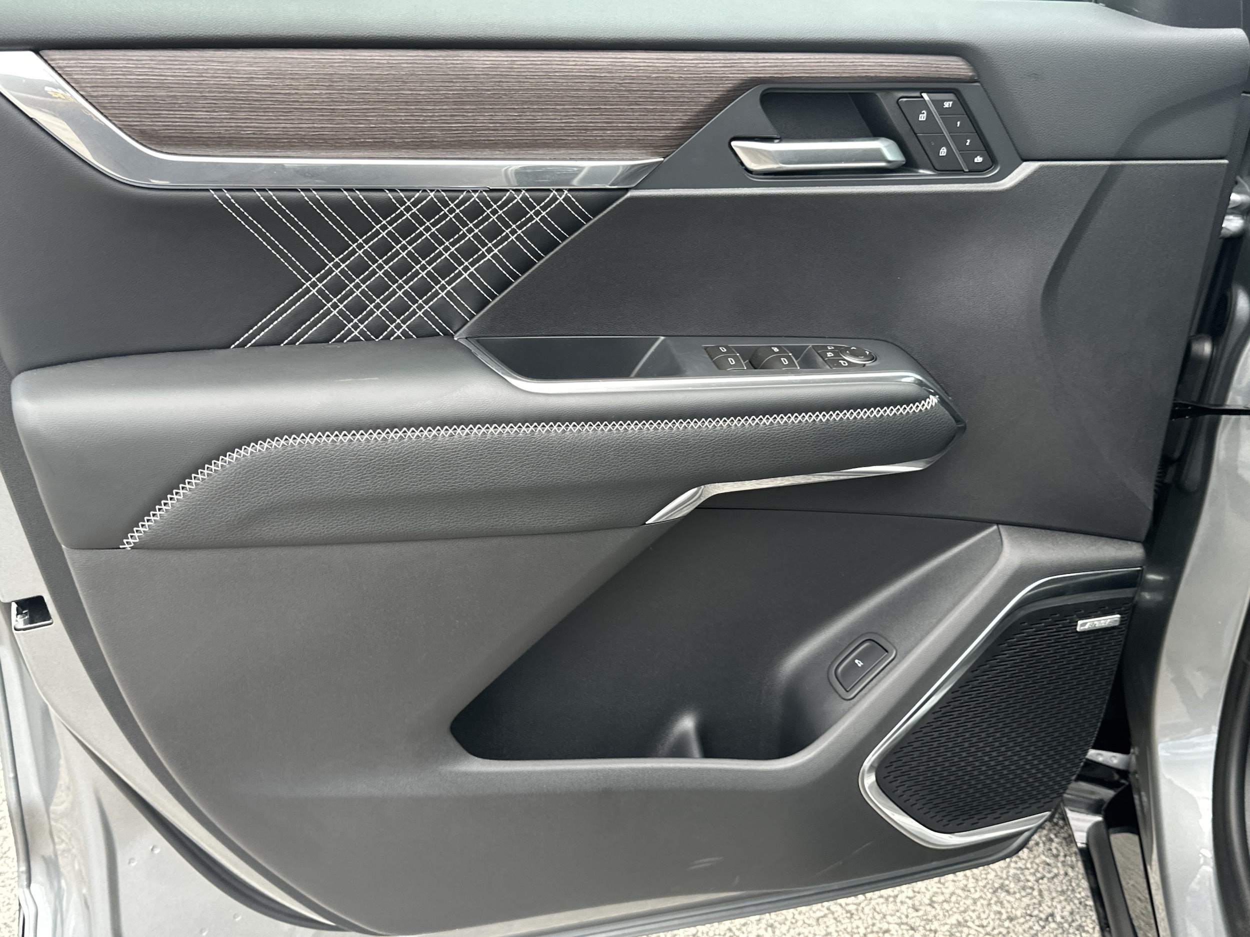 2026 GMC Acadia Denali - Photo 10