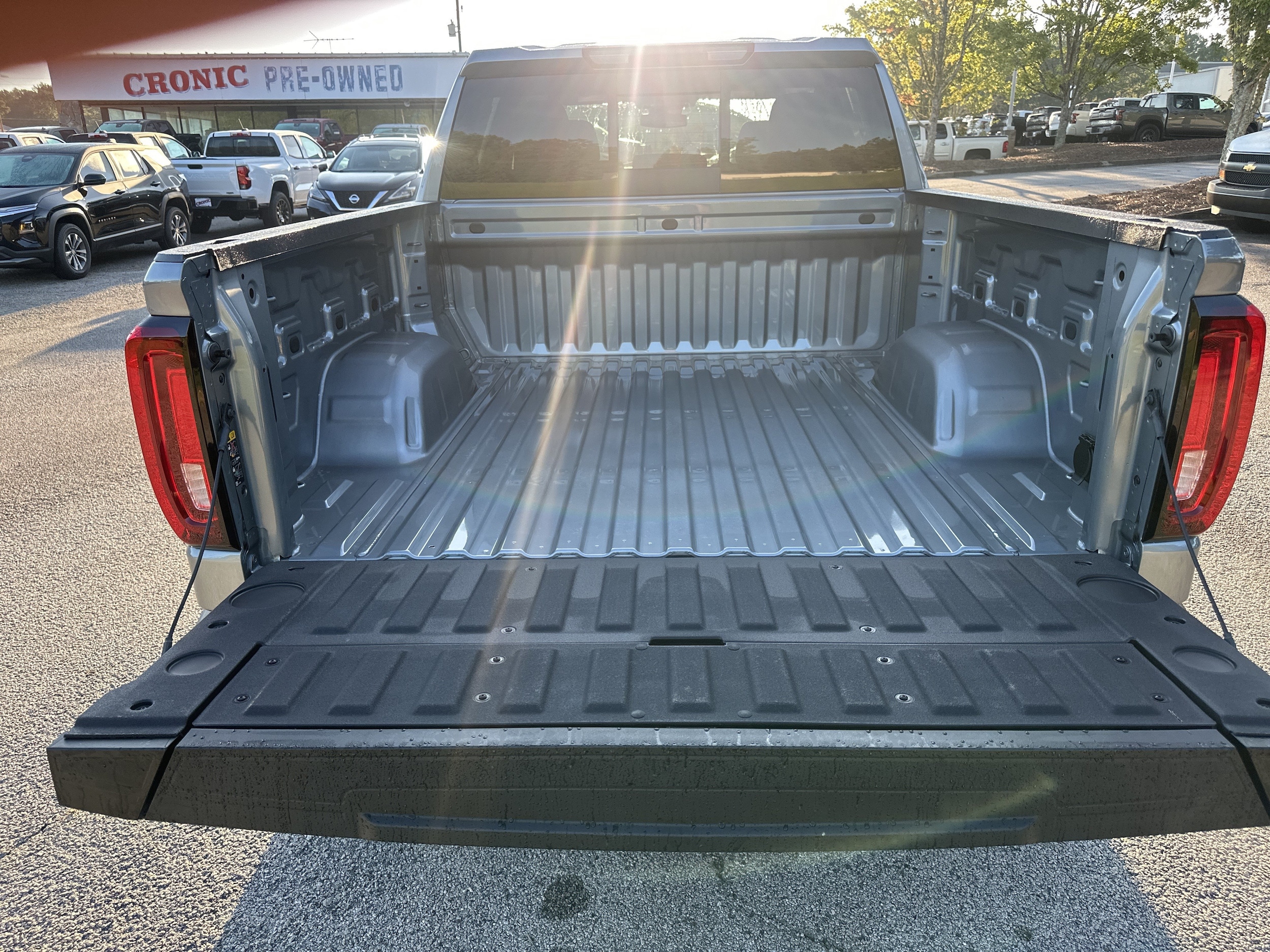 2026 GMC Sierra 1500 SLT - Photo 18