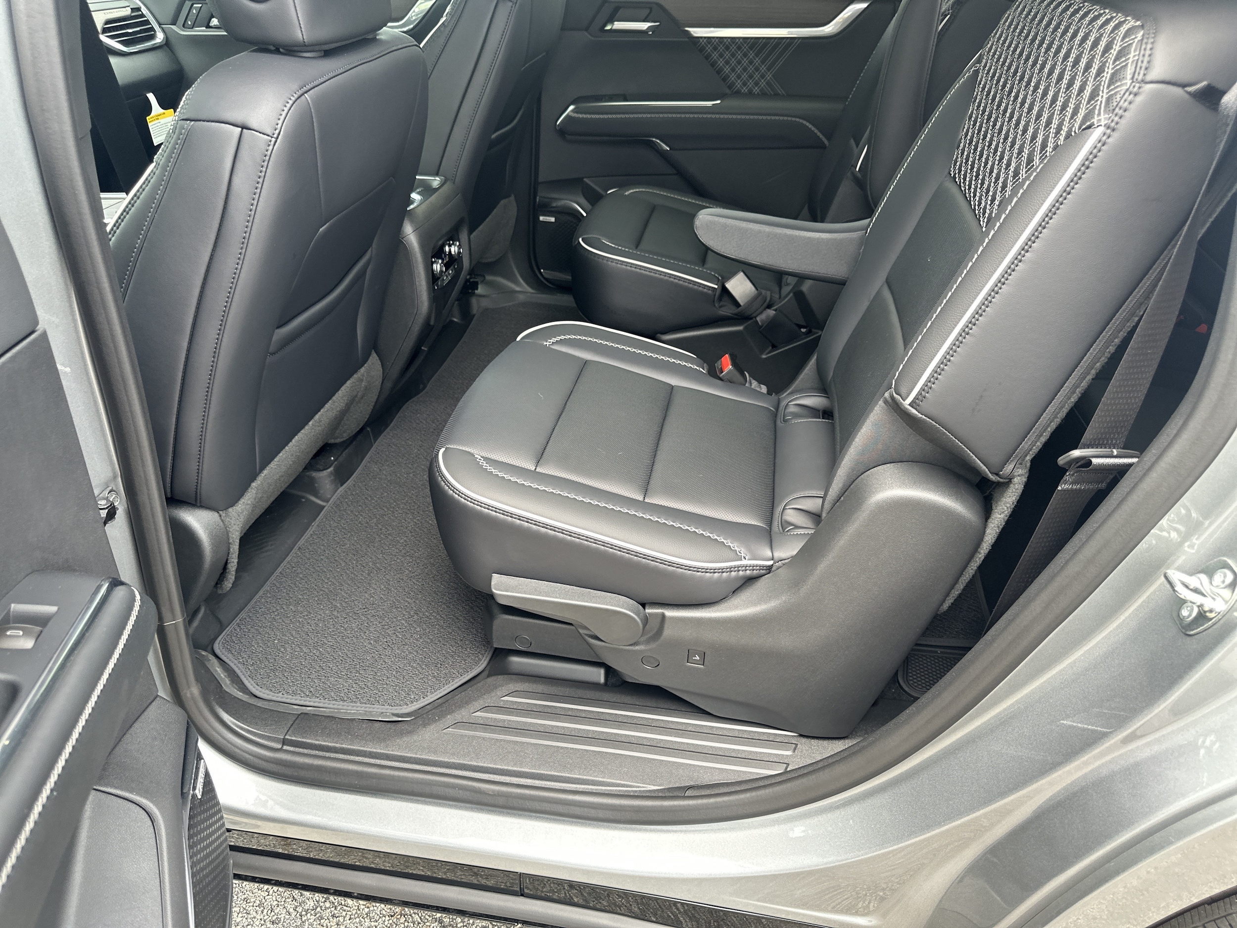 2026 GMC Acadia Denali - Photo 20