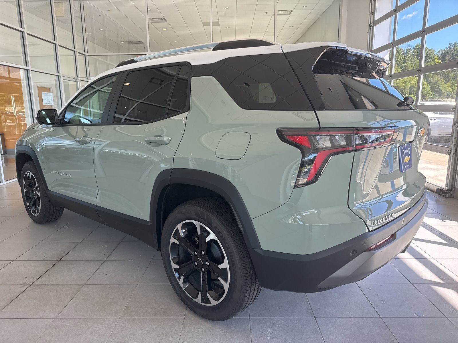 2025 Chevrolet Equinox LT photo 3