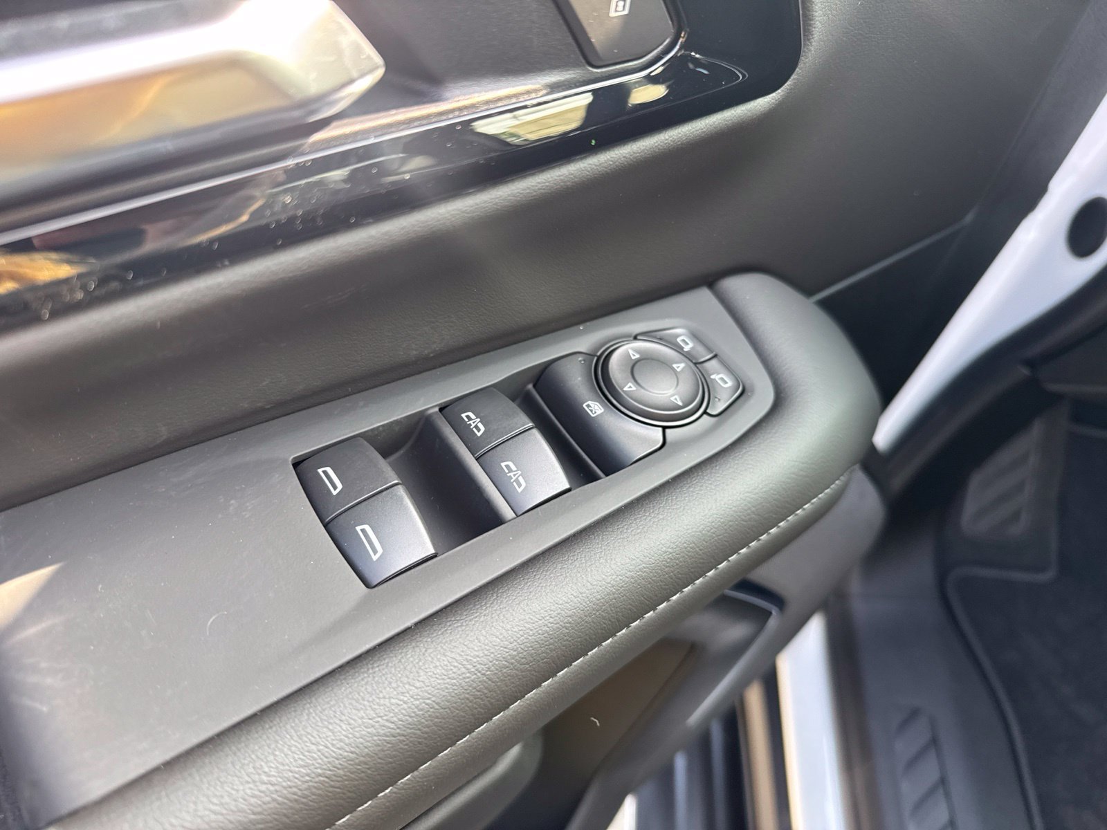 2026 Chevrolet Suburban LS - Photo 17