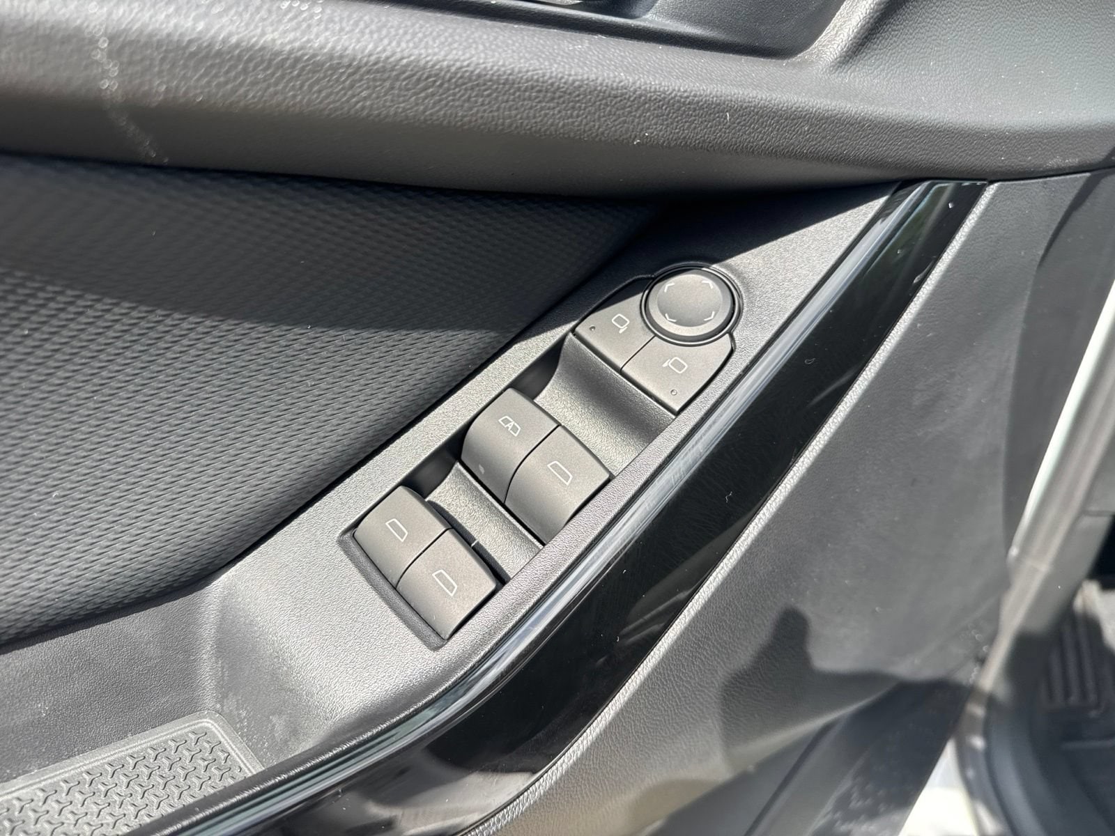 2027 Chevrolet Equinox LT - Photo 13