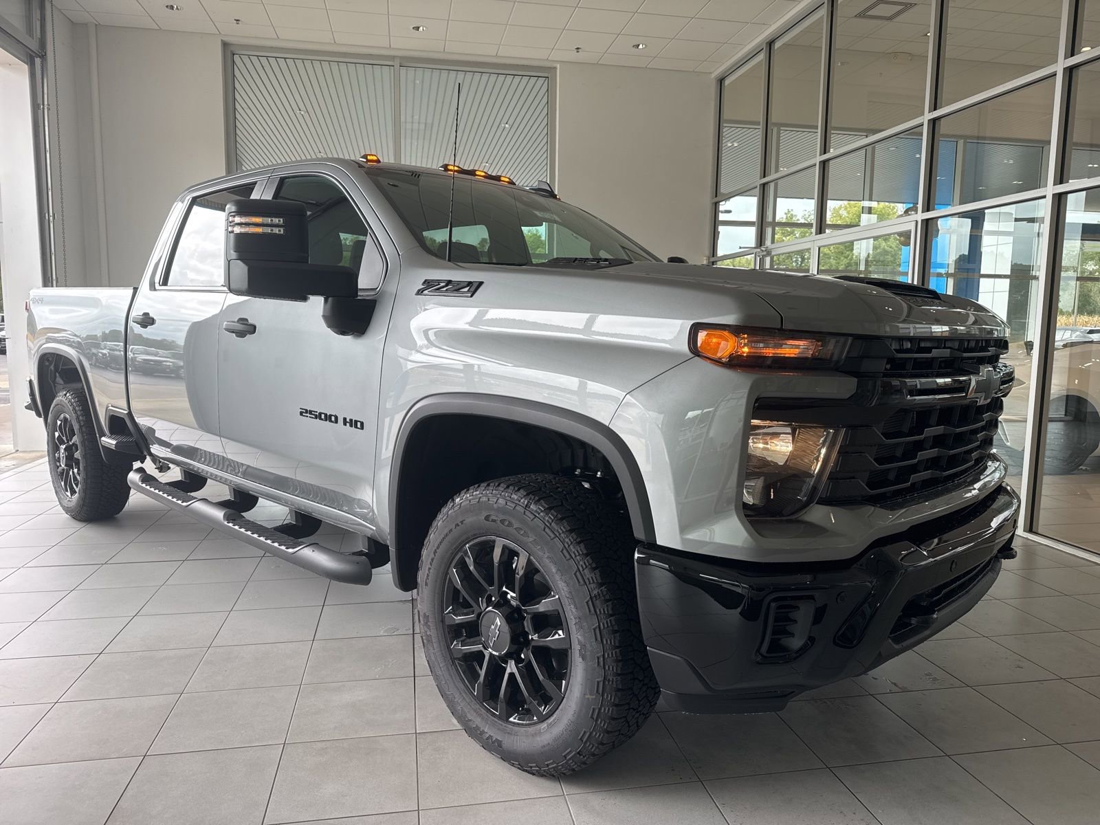 2026 Chevrolet Silverado 2500HD Custom photo 3