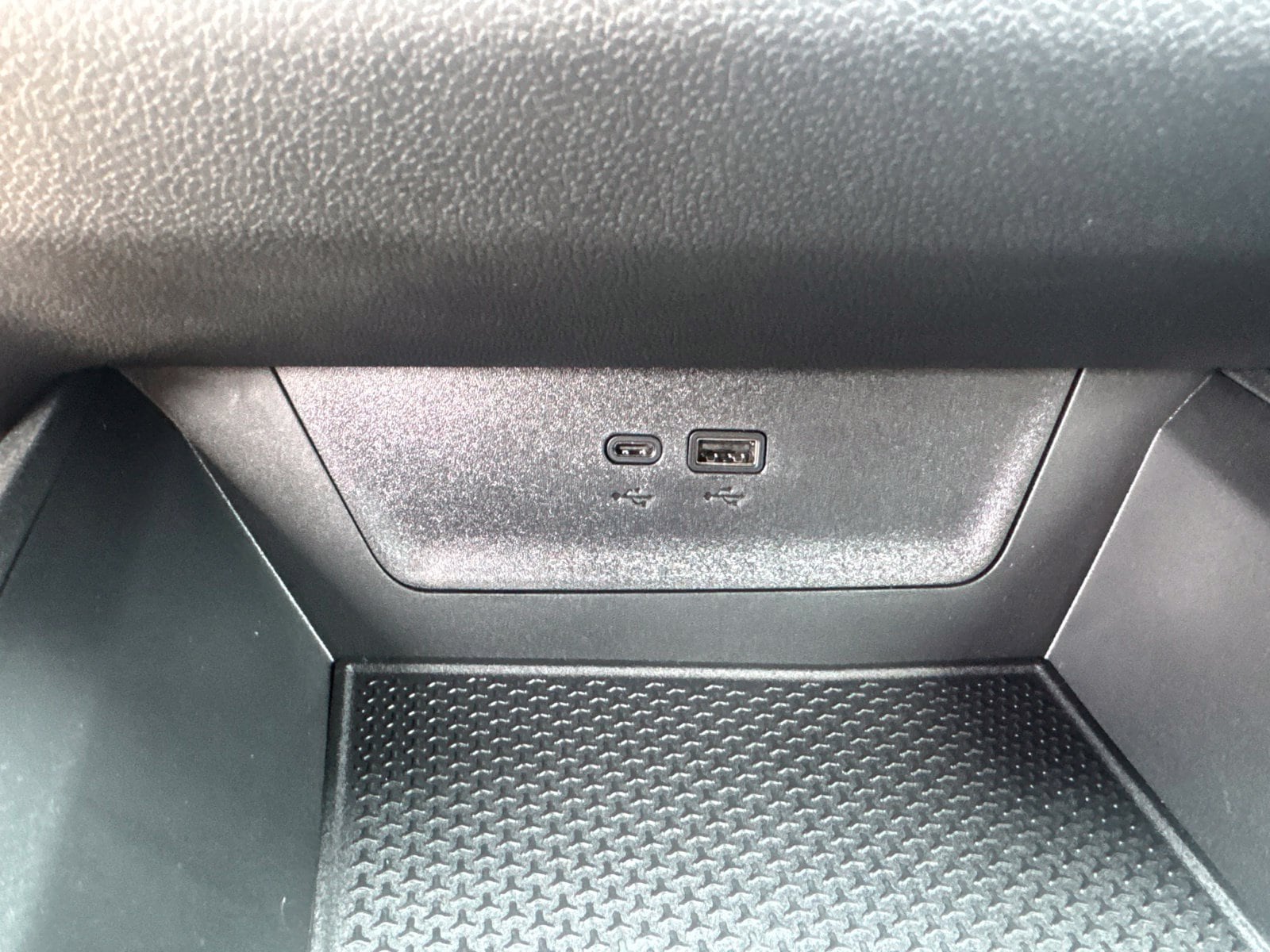 2027 Chevrolet Equinox LT - Photo 28