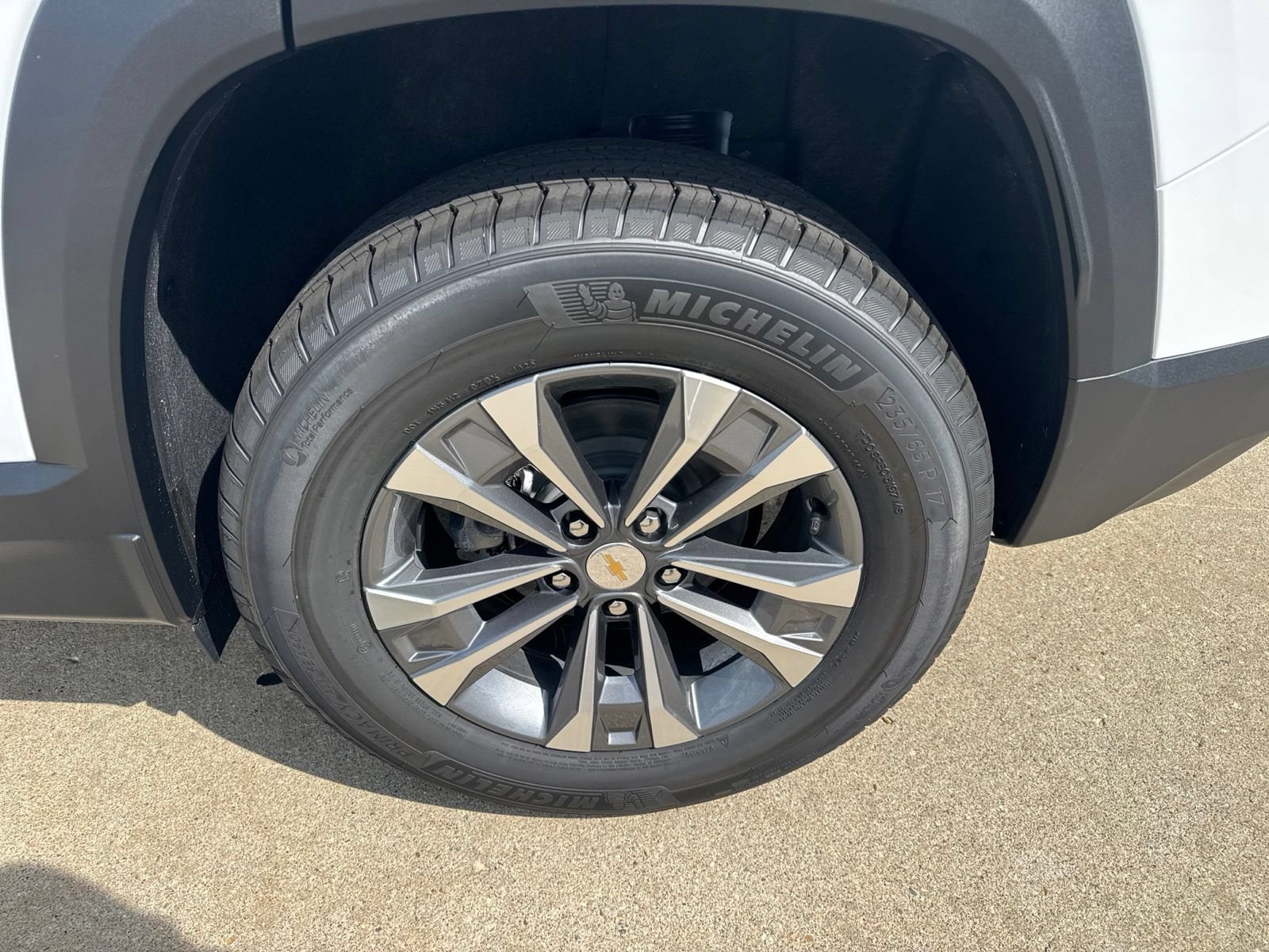 2027 Chevrolet Equinox LT - Photo 8
