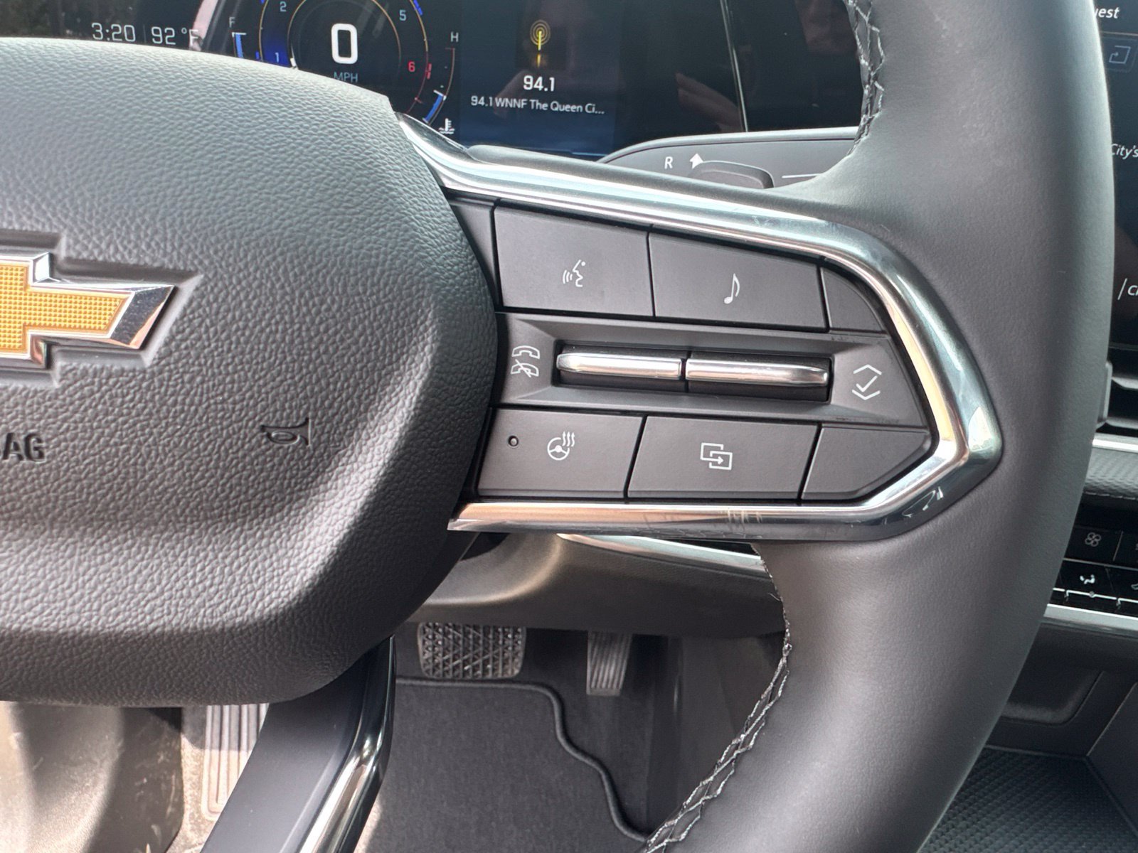 2027 Chevrolet Equinox LT - Photo 22