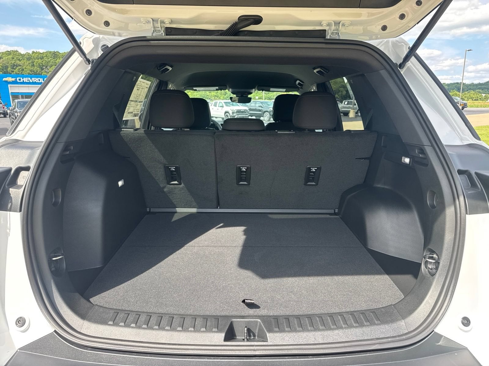 2027 Chevrolet Equinox LT - Photo 10