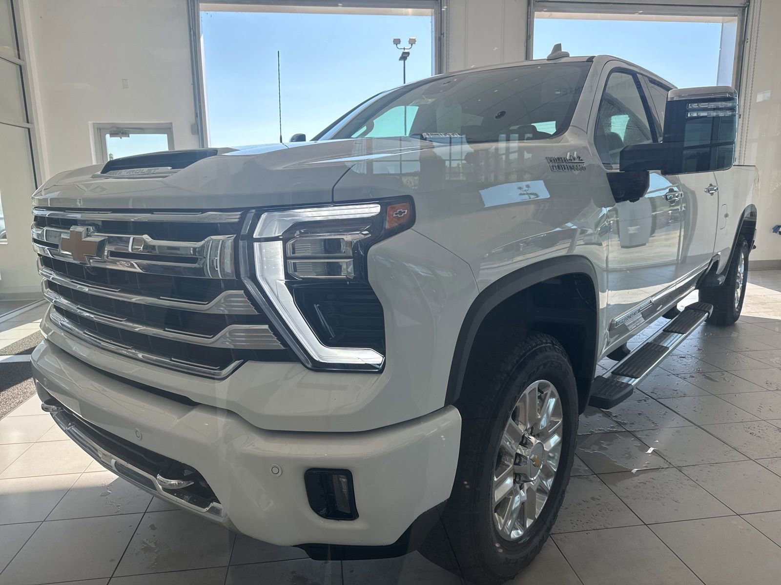 2025 Chevrolet Silverado 2500HD High Country photo 2