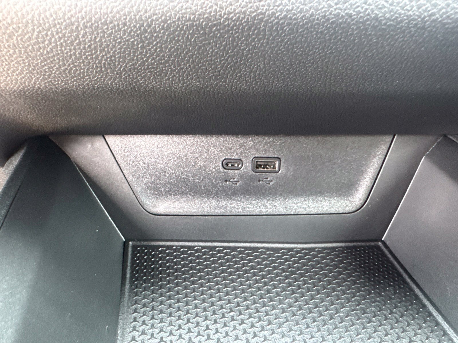 2027 Chevrolet Equinox LT - Photo 26