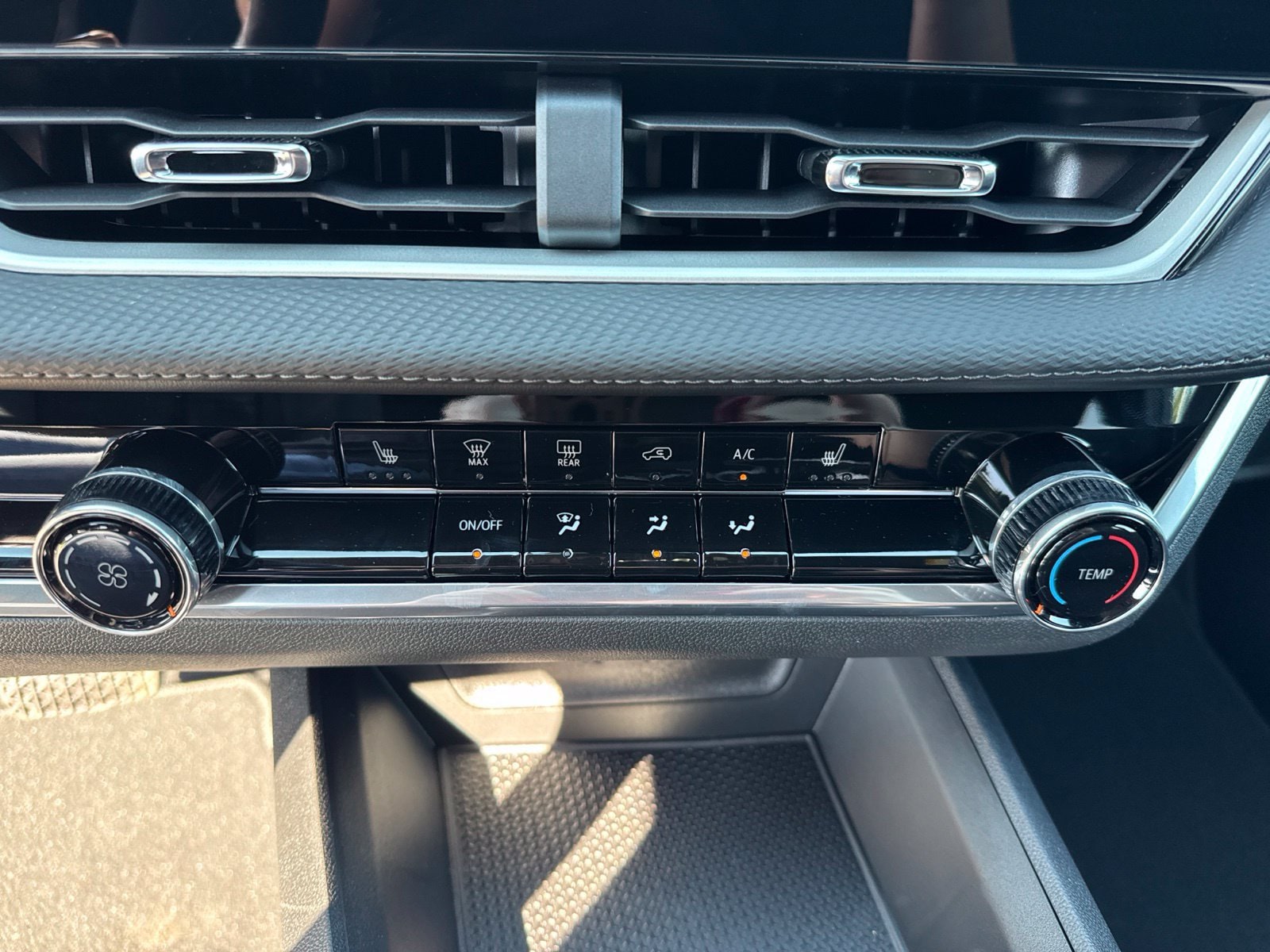 2027 Chevrolet Equinox LT - Photo 25