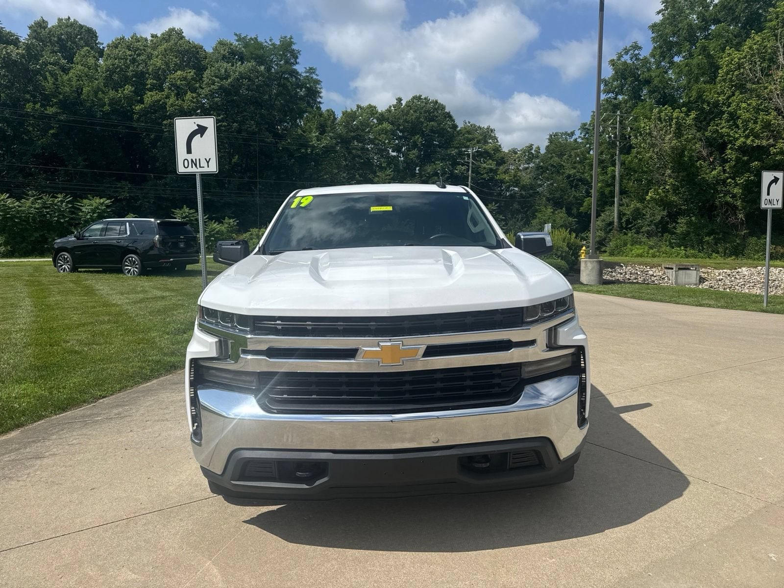 Used 2019 Chevrolet Silverado 1500 LT with VIN 1GCRYDED7KZ289895 for sale in West Harrison, IN