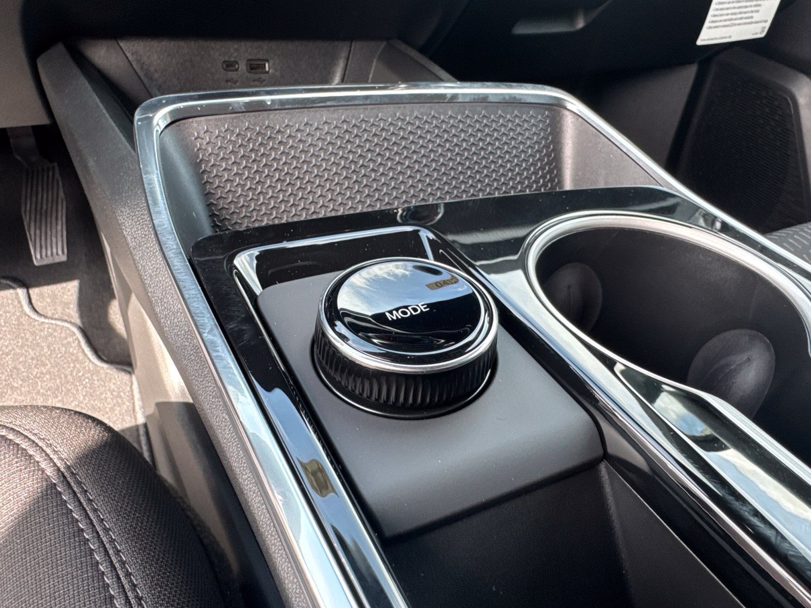2027 Chevrolet Equinox LT - Photo 22