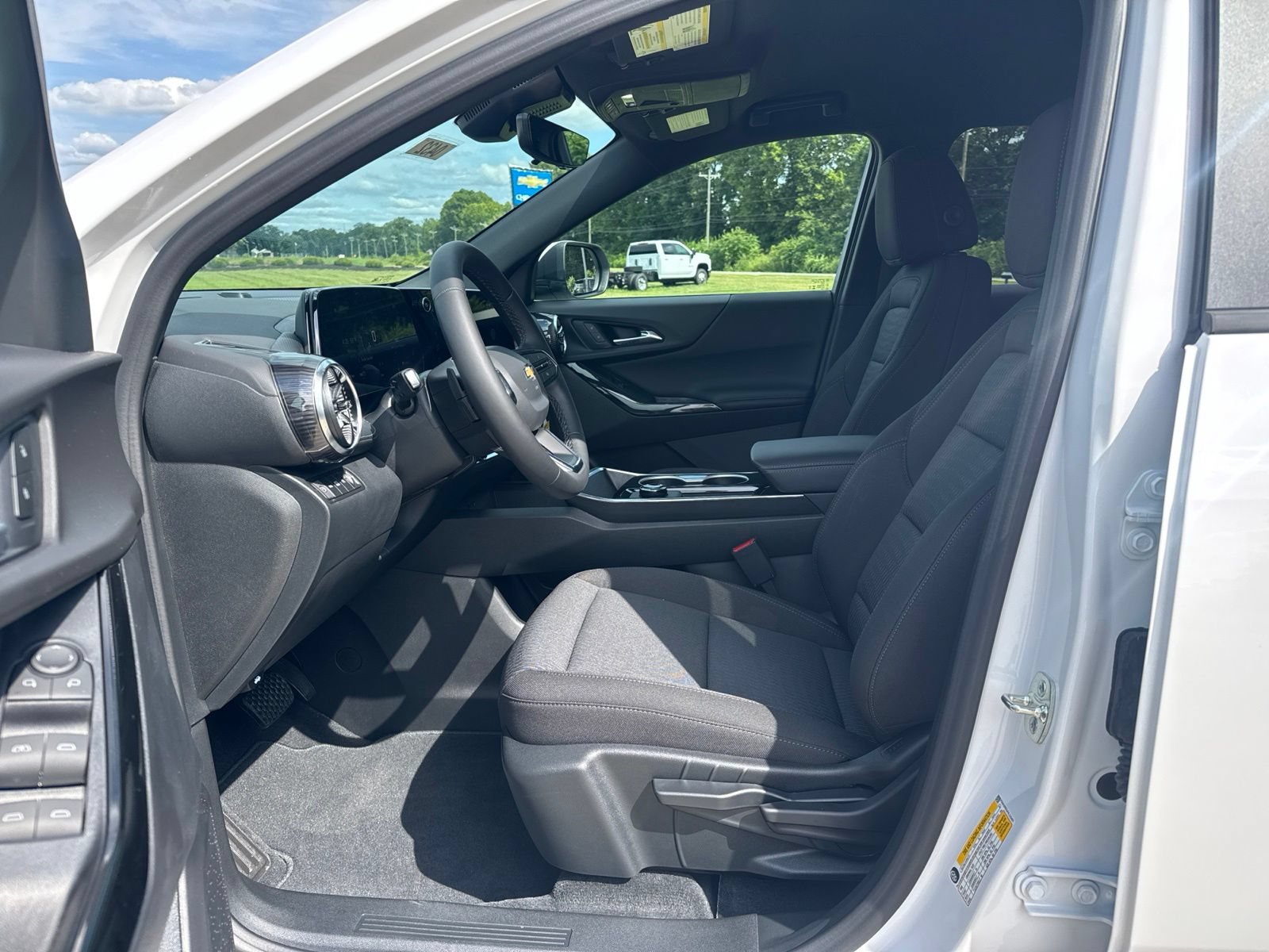 2027 Chevrolet Equinox LT - Photo 15
