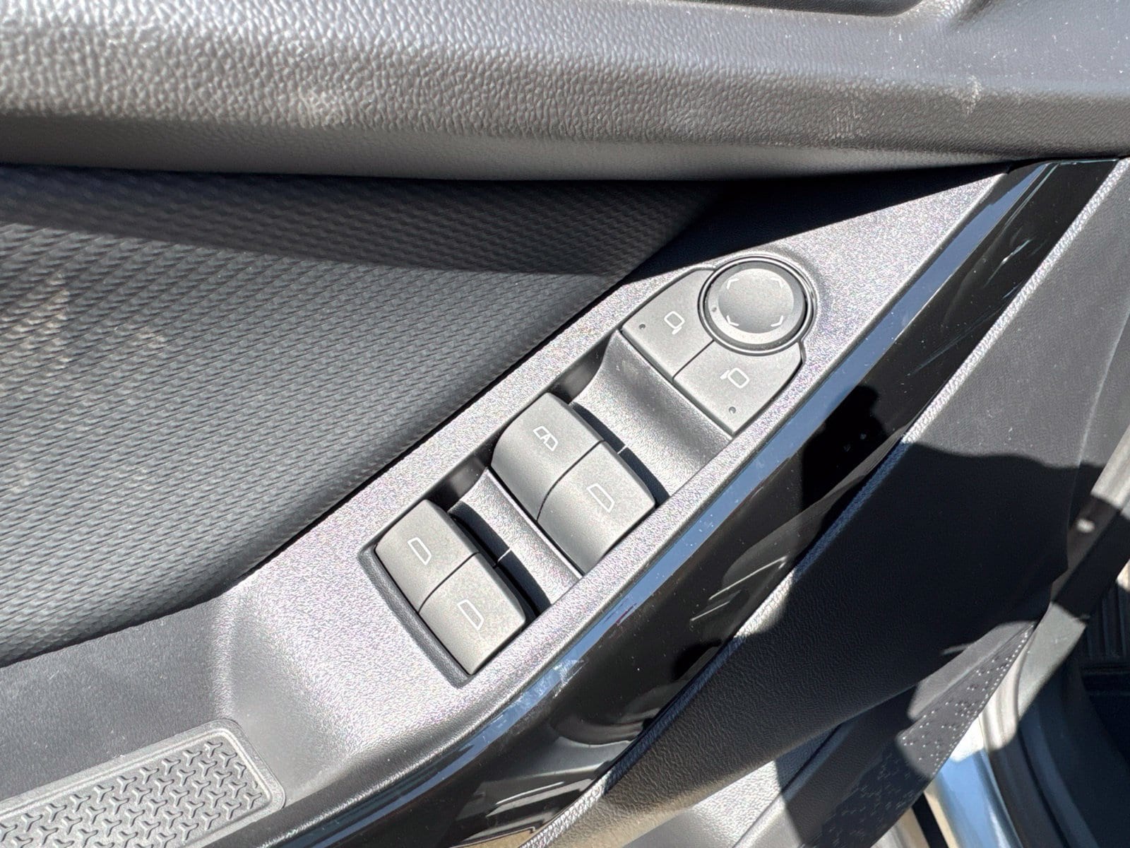 2027 Chevrolet Equinox LT - Photo 14