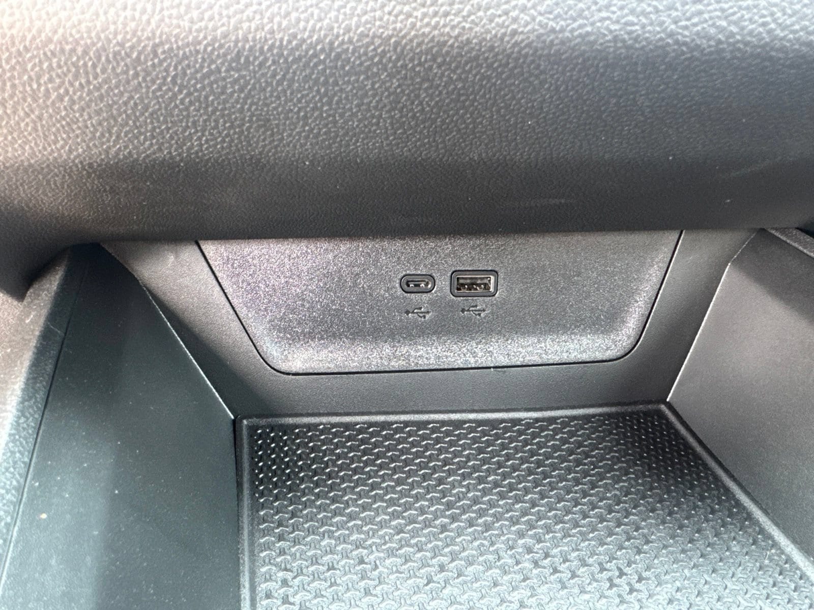 2027 Chevrolet Equinox LT - Photo 24