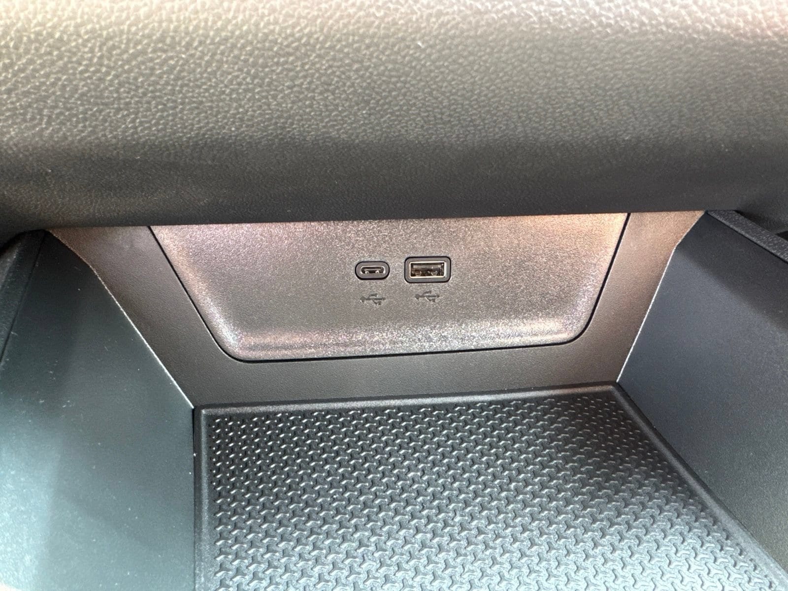 2027 Chevrolet Equinox LT - Photo 24