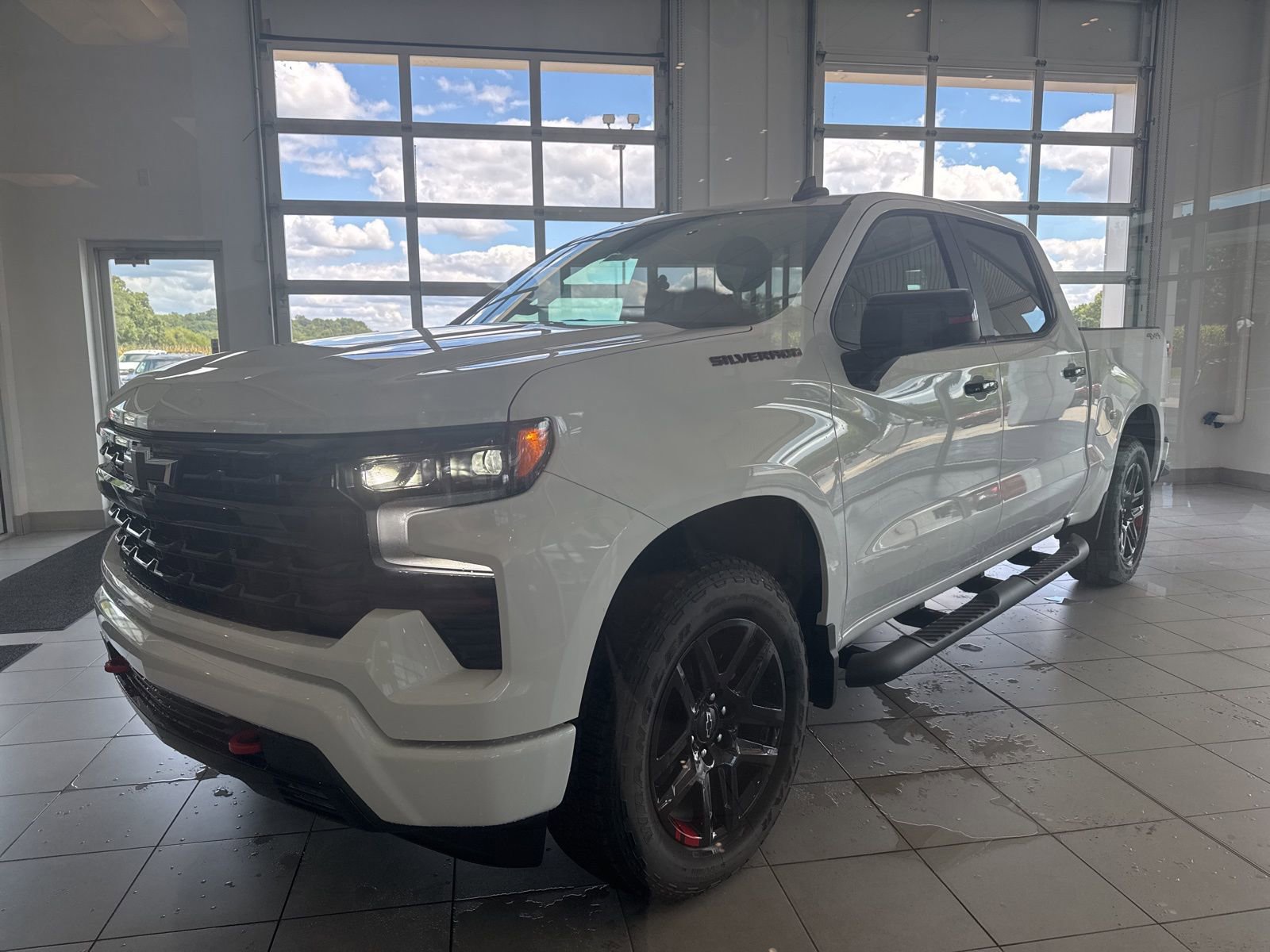 2025 Chevrolet Silverado 1500 RST photo 3