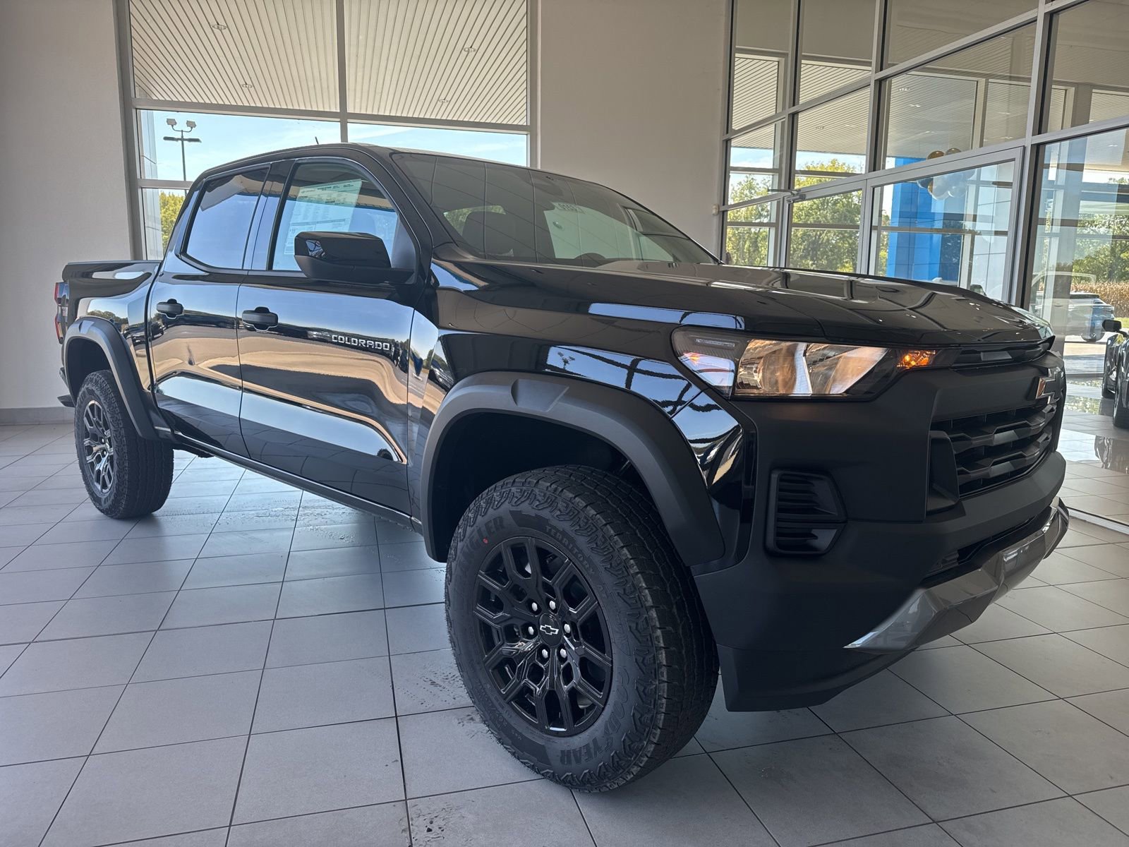 2026 Chevrolet Colorado Trail Boss photo 2