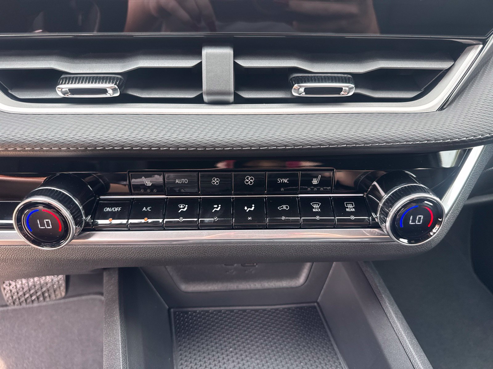 2027 Chevrolet Equinox LT - Photo 29