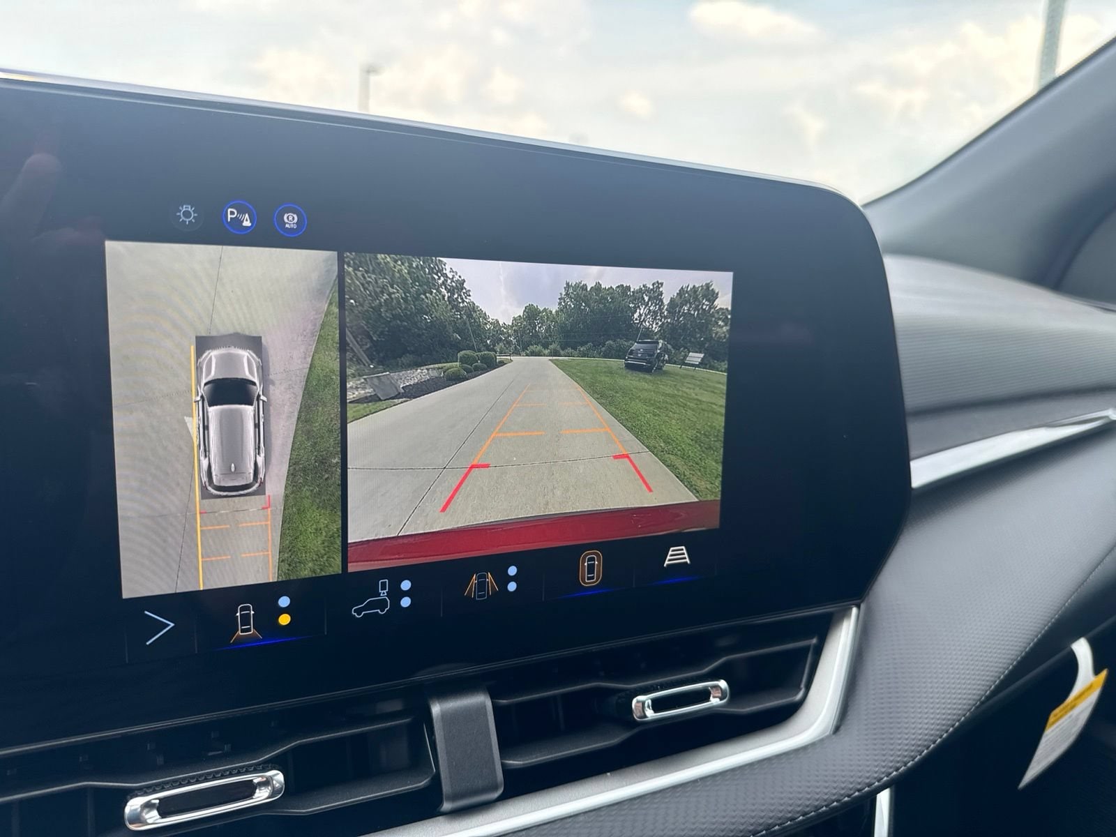 2027 Chevrolet Equinox LT - Photo 29