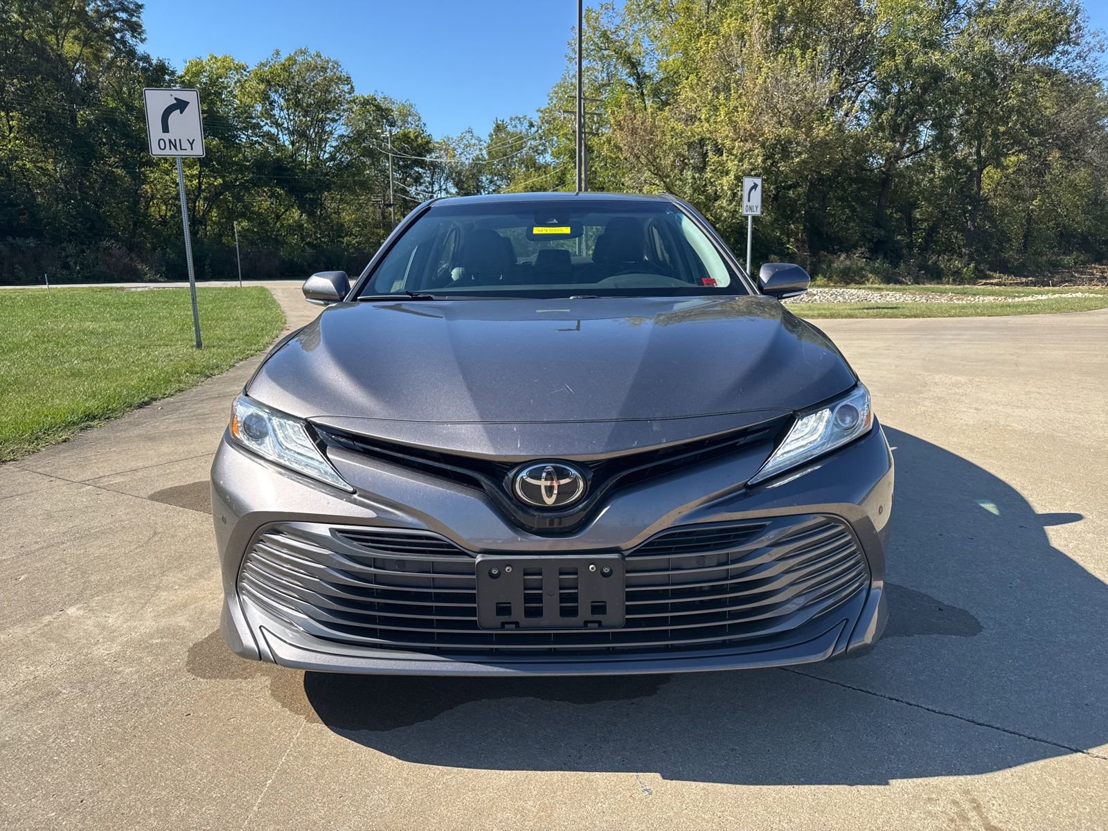 2018 Toyota Camry LE photo 2