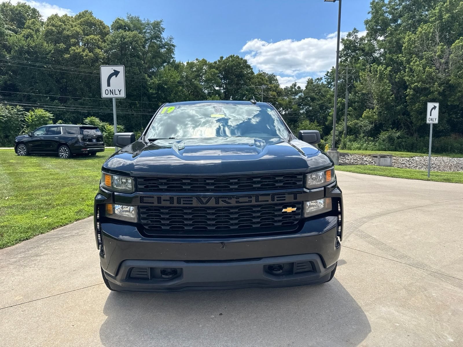 Used 2019 Chevrolet Silverado 1500 Custom with VIN 1GCPYBEH3KZ362467 for sale in West Harrison, IN