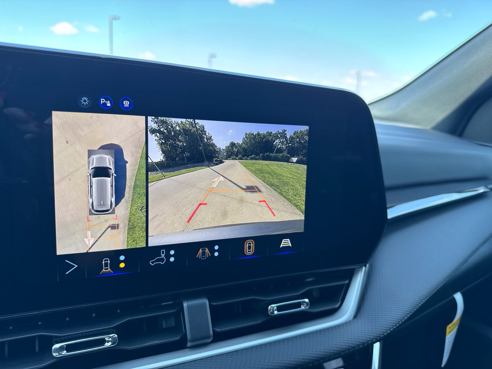 2027 Chevrolet Equinox LT - Photo 29