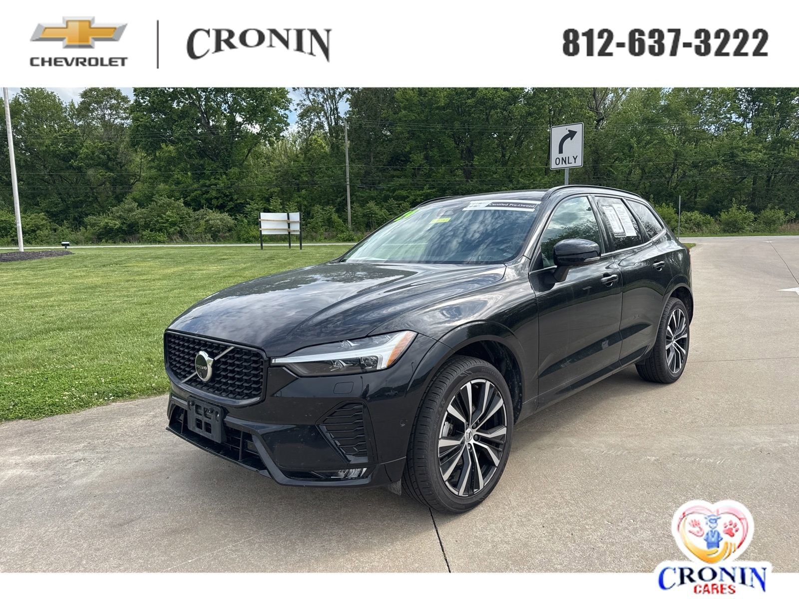2024 Volvo XC60 B5 Plus Dark Theme AWD's photo