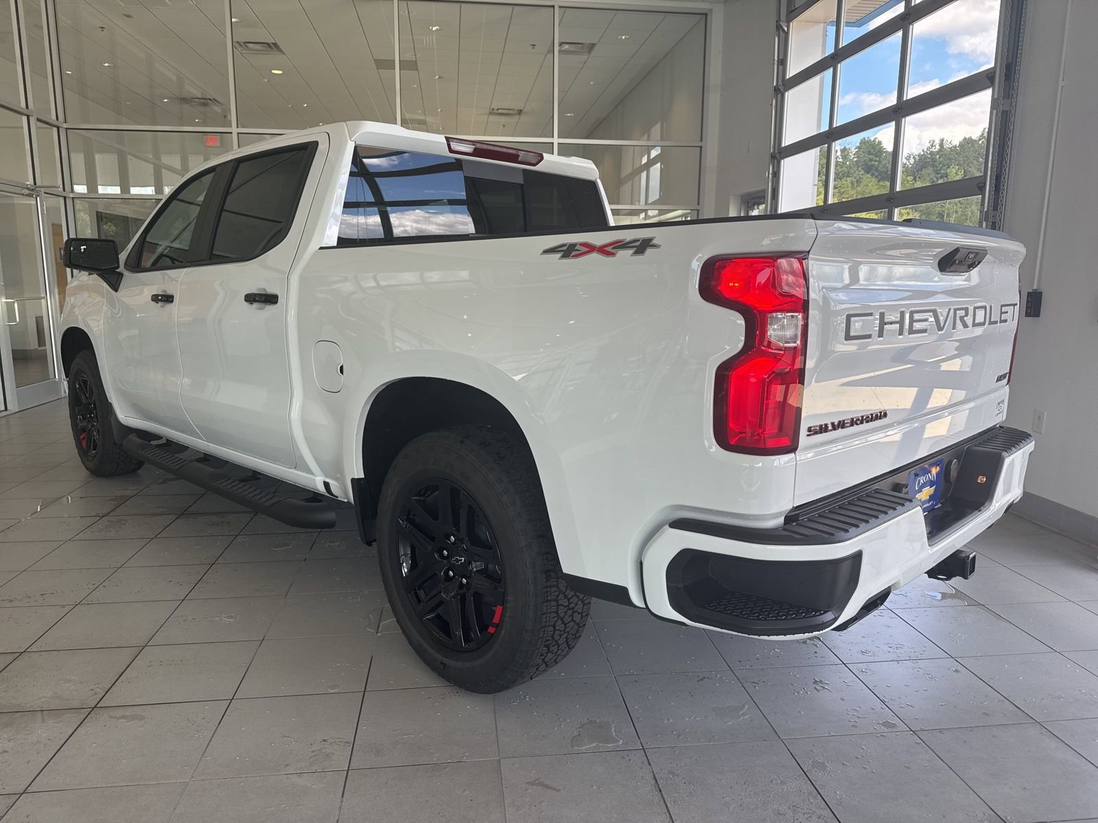 2025 Chevrolet Silverado 1500 RST photo 4