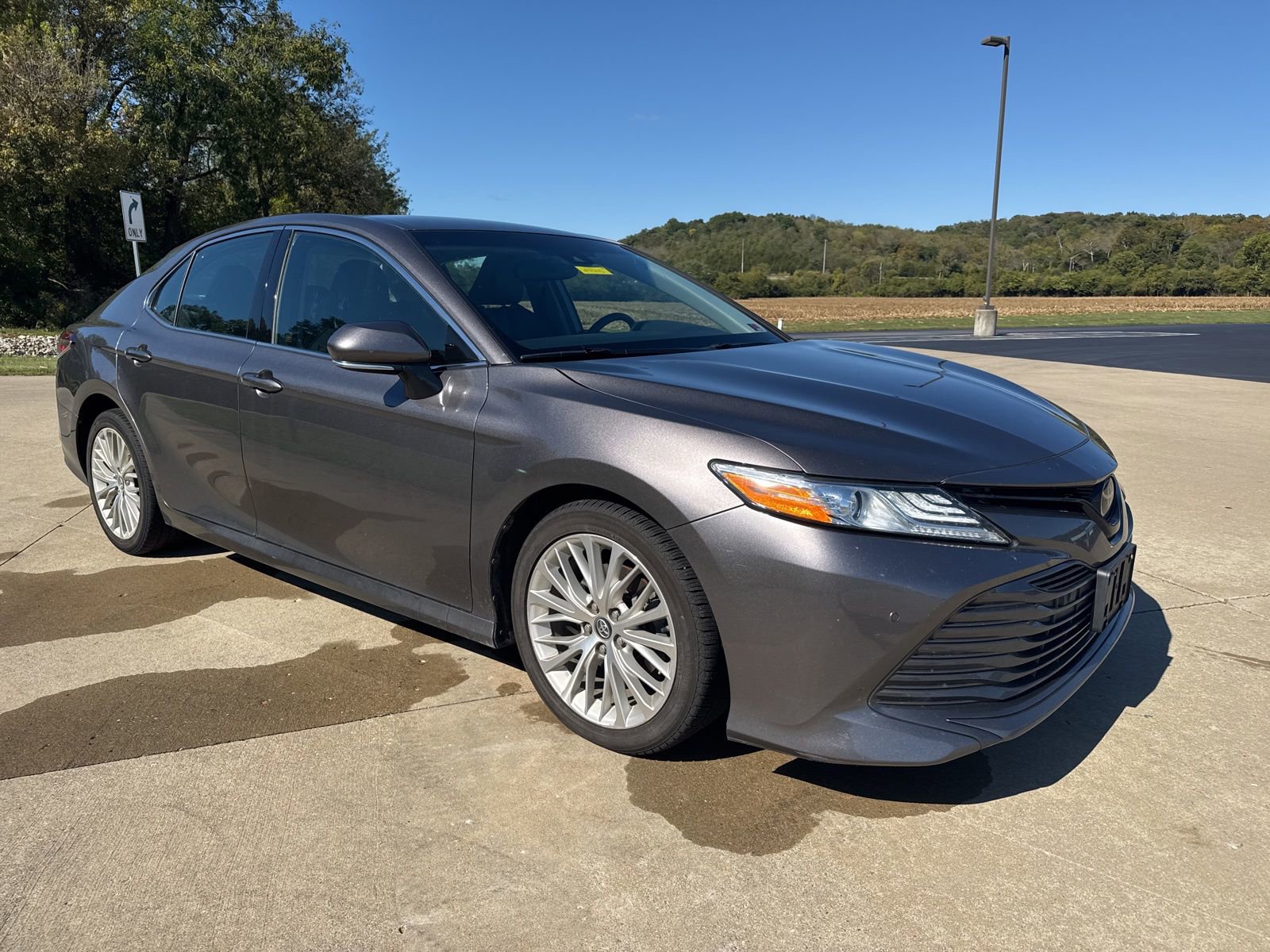 2018 Toyota Camry LE photo 3