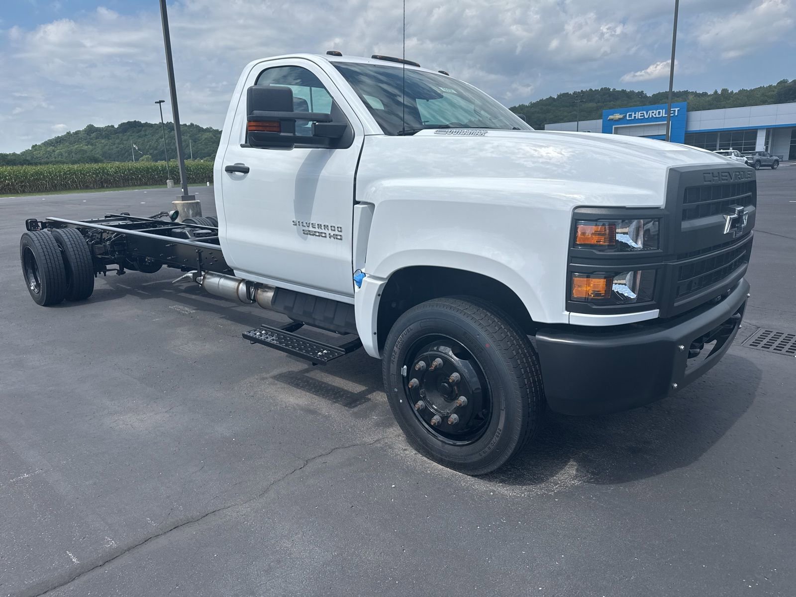 2024 Chevrolet Silverado 5500HD Work Truck photo 3