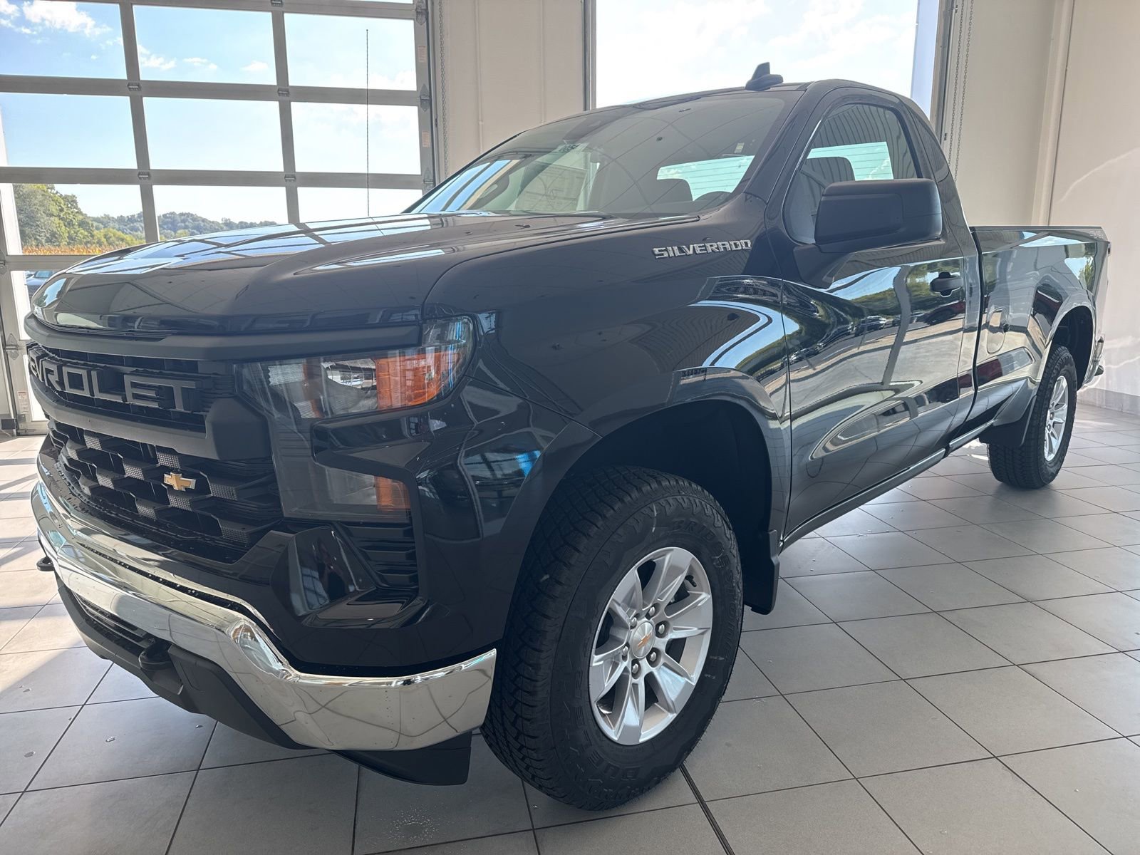 2025 Chevrolet Silverado 1500 photo 2